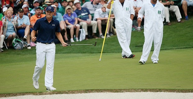 Jordan Spieth celebrates a par on 16