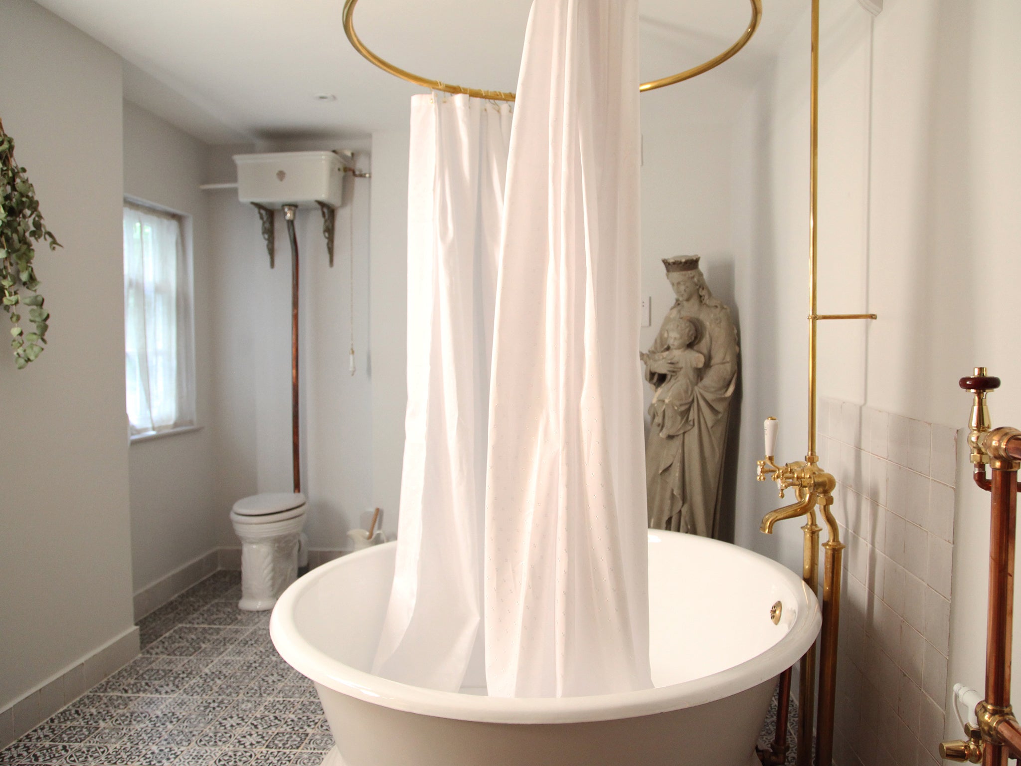 The Linley Suite’s circular bath