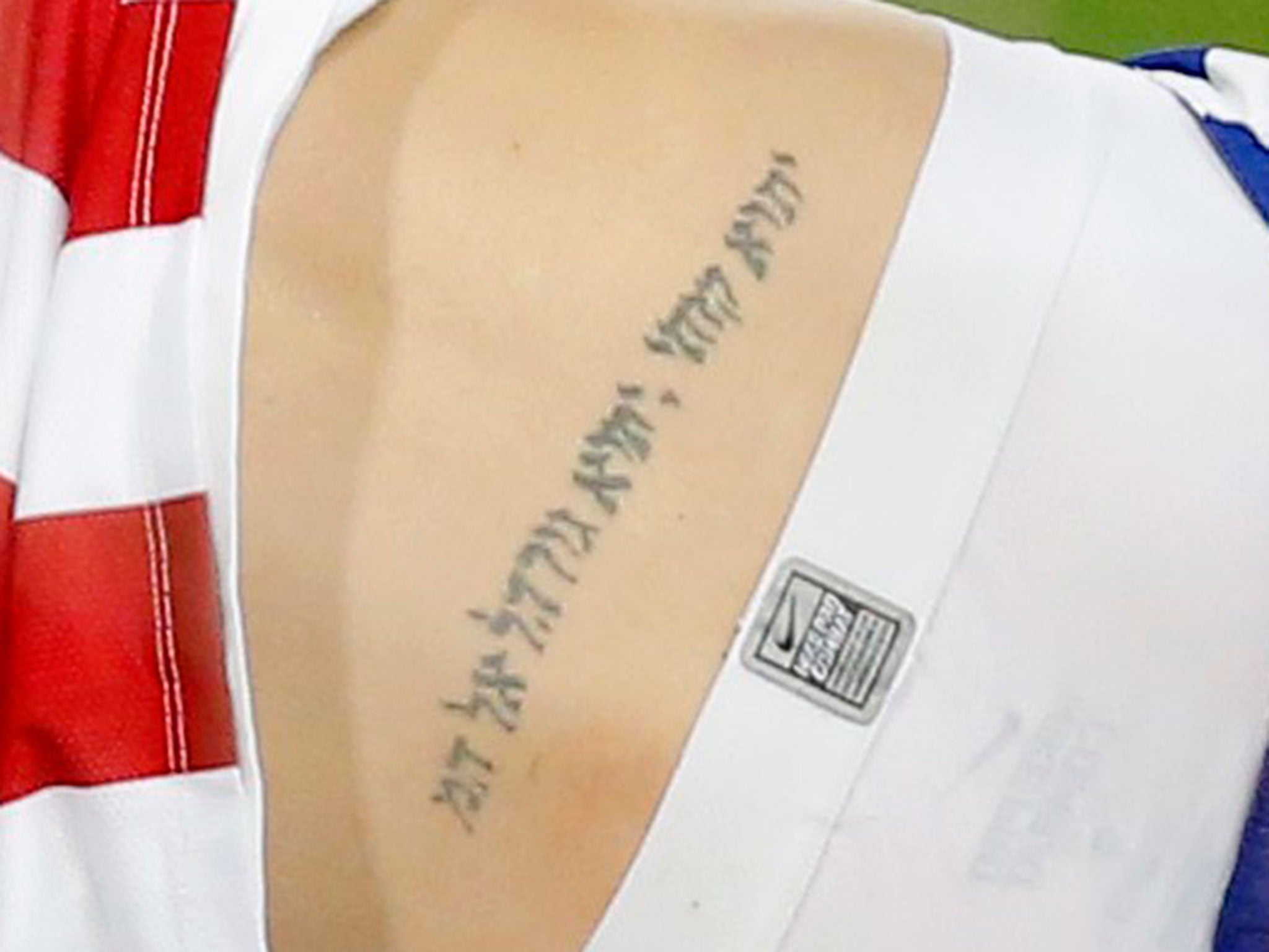 Mandzukic's tattoo actually reads (backwards): 'Which doesn't to kill me, makes me stronger'