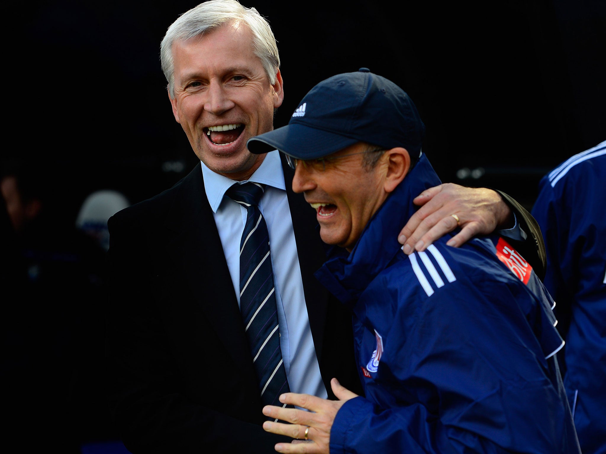 Alan Pardew hugs Tony Pulis