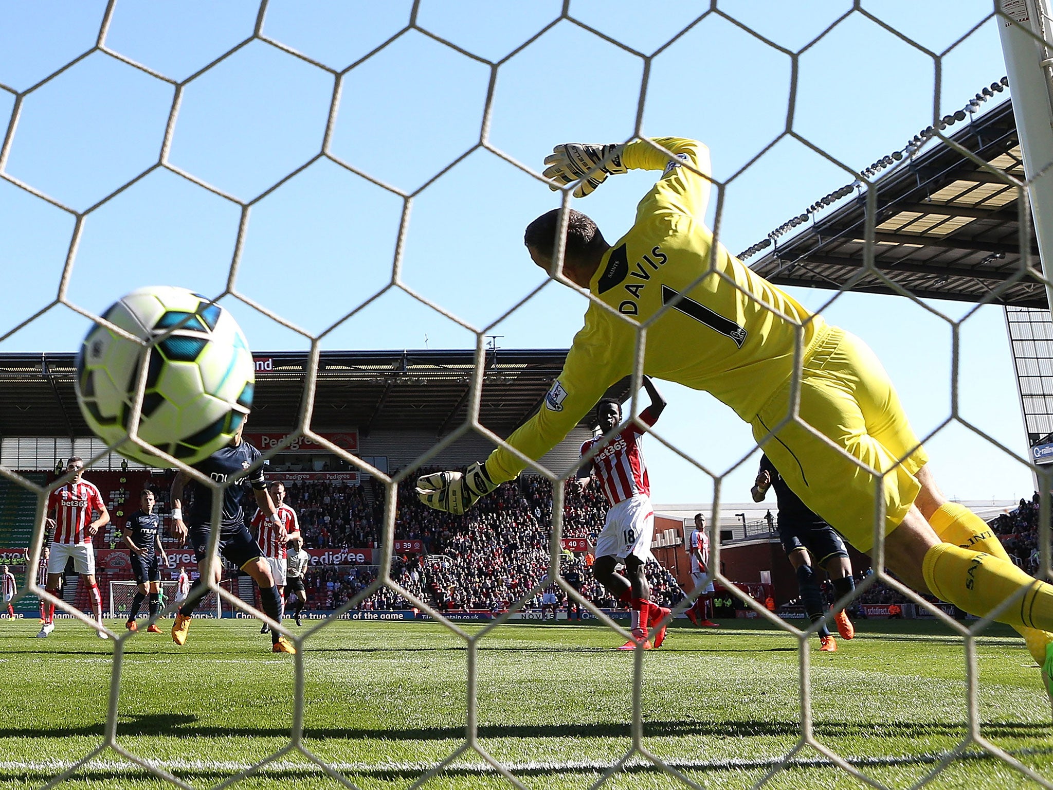 Mame Biram Diouf scores to pull Stoke level