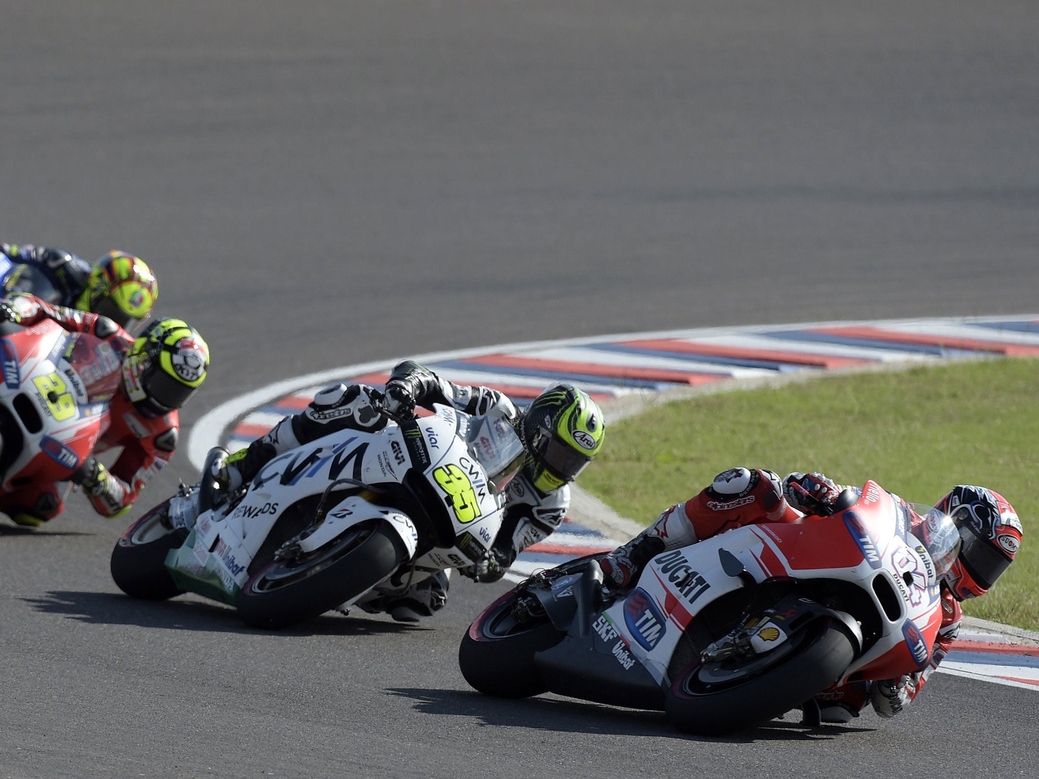 Cal Crutchlow follows the Ducati of Andrea Dovizioso