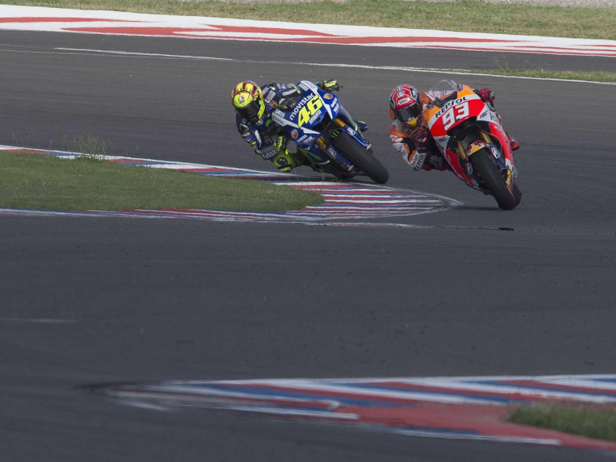 Rossi closes the gap on leader Marquez