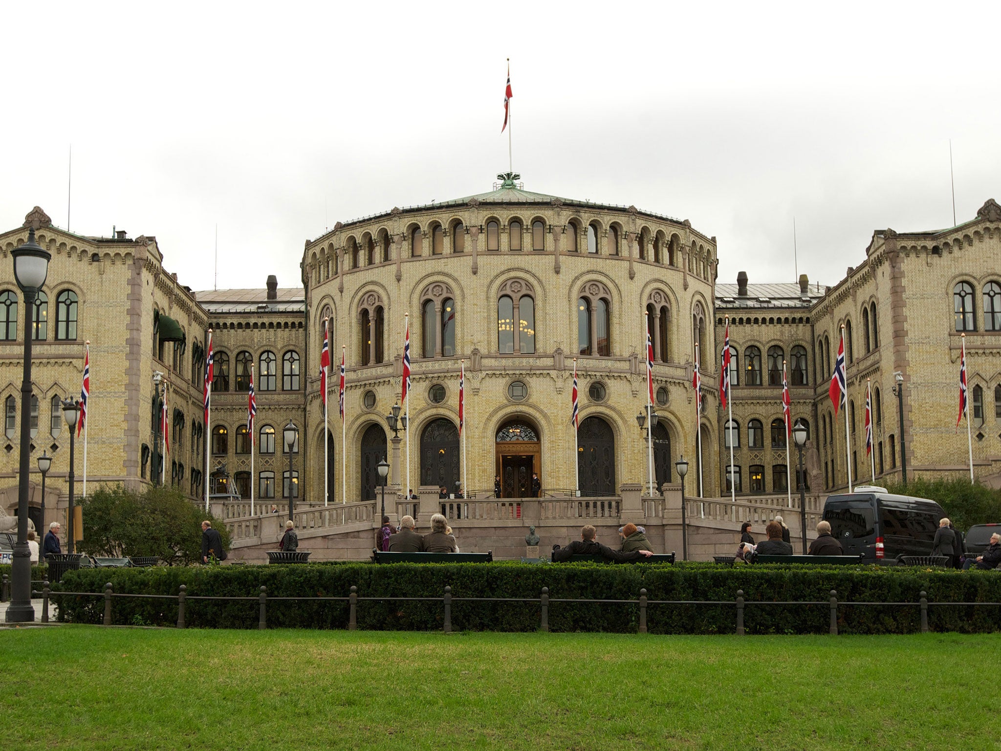 Norway's government set criteria that had to be met before FM is switched off