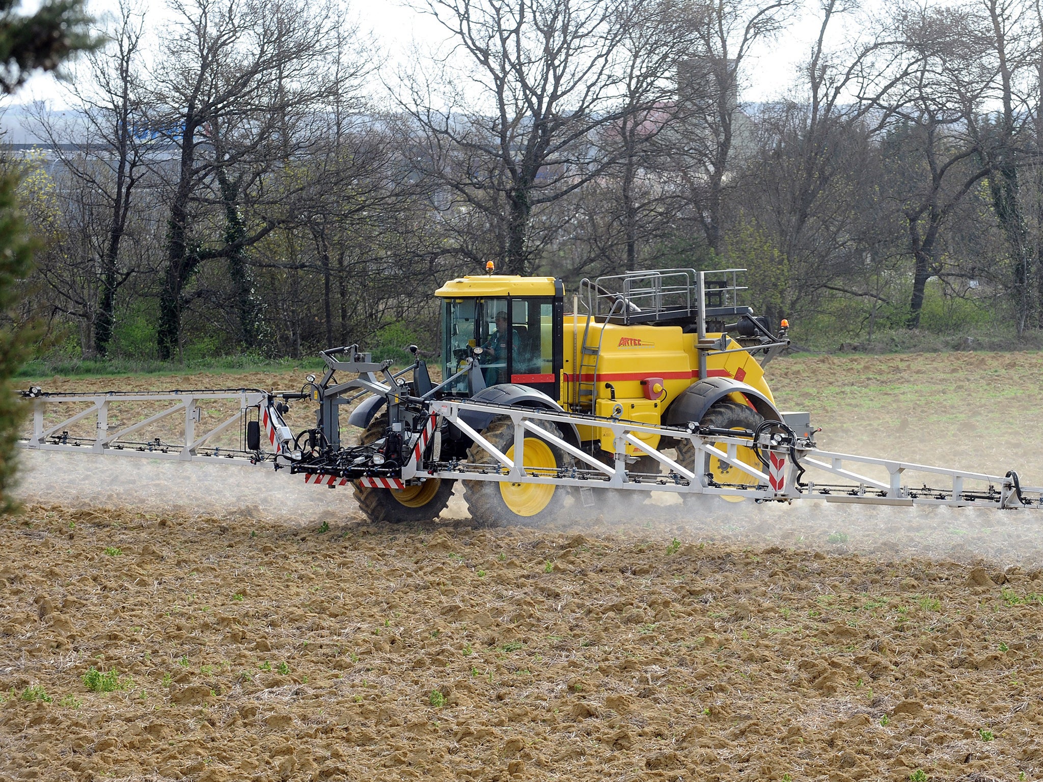 The experiments monitored 16 rapeseed fields in Sweden