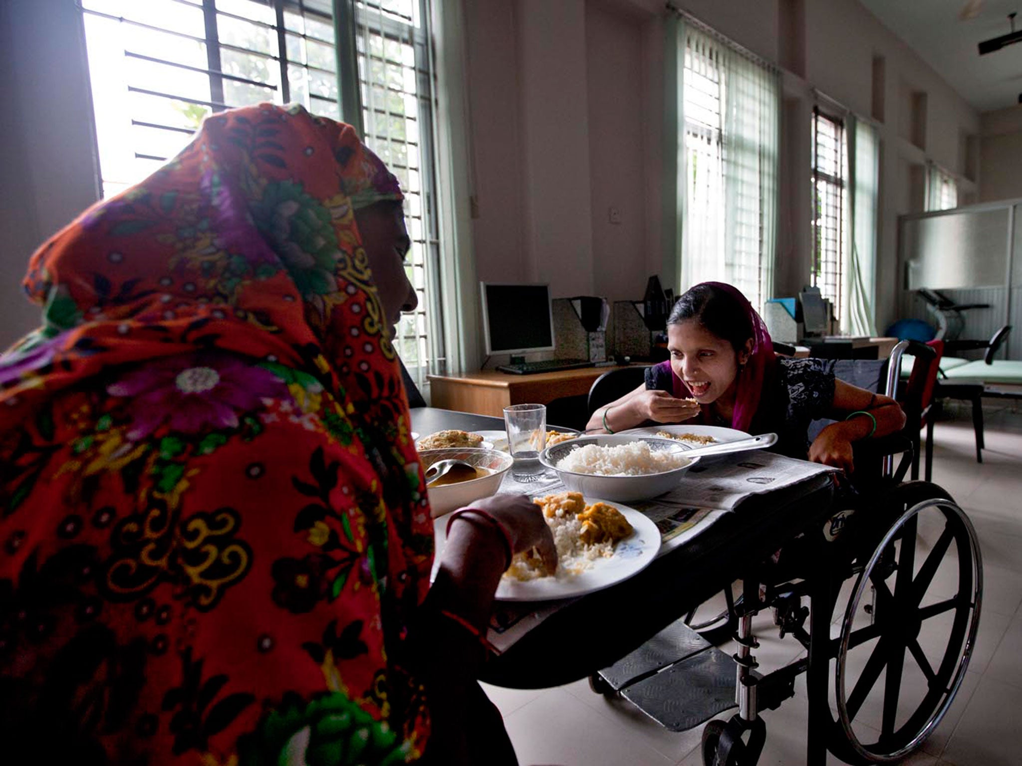 Pakhi and Lovely, two wounded Rana Plaza workers, take launch at a private hospital in Savar © NashirulIslam