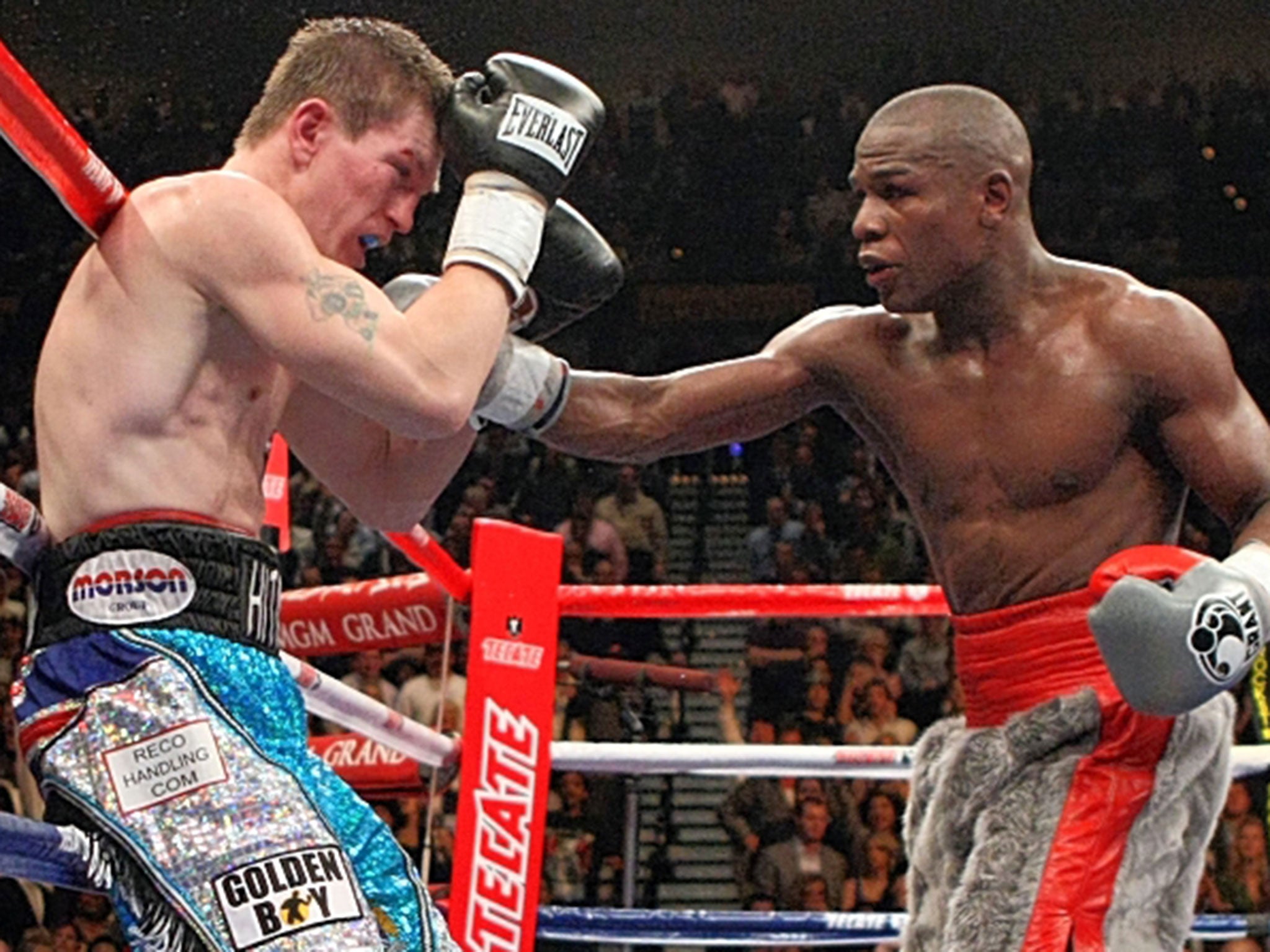 Ricky Hatton fighting Floyd Mayweather in 2007