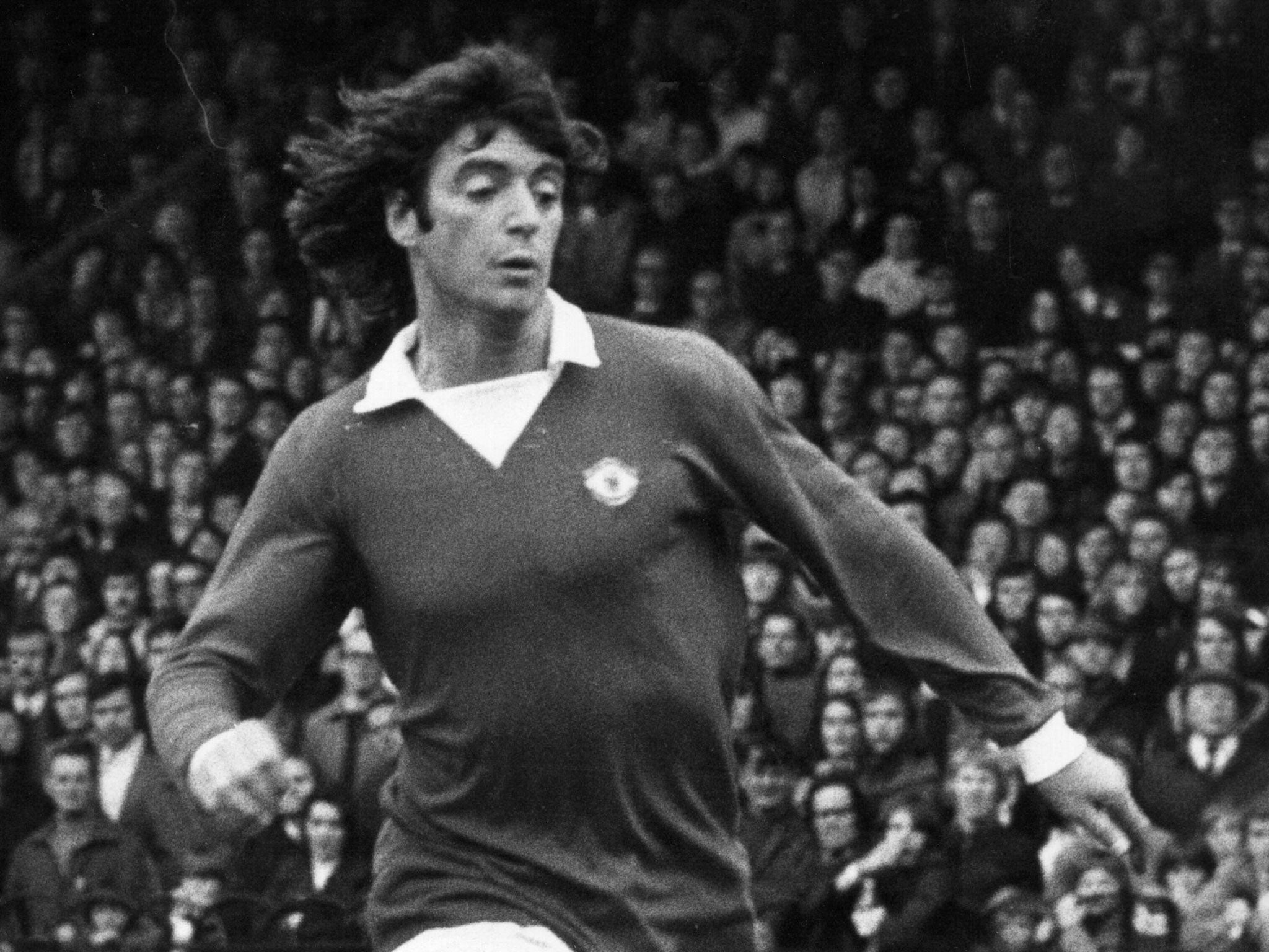 Willie Morgan in action for Manchester United in October 1974