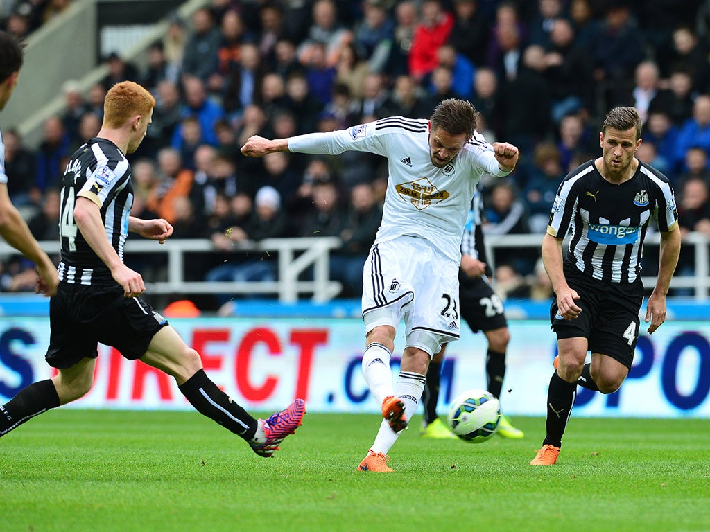 Gylfi Sigurdsson scored to put Swansea into the lead