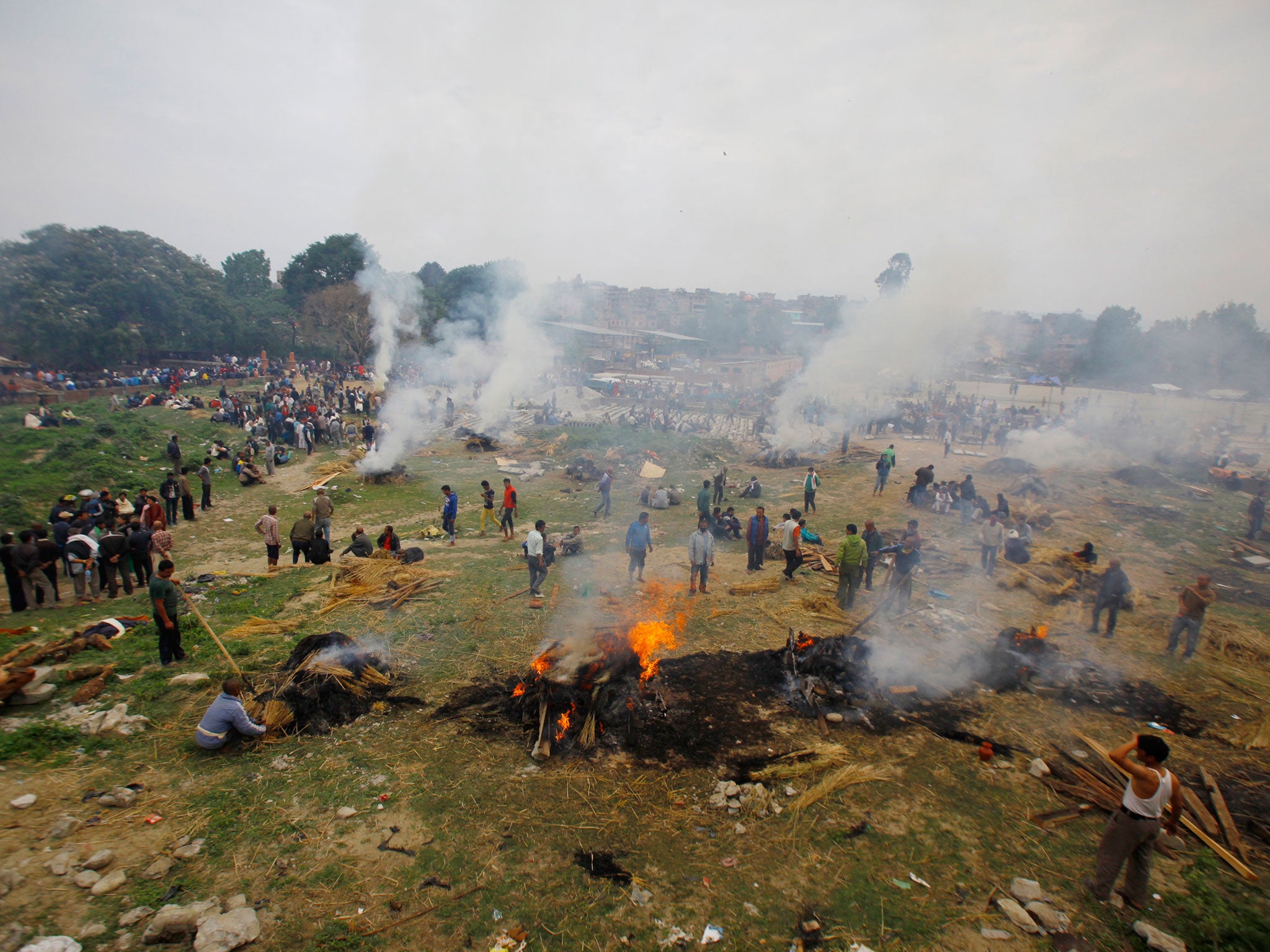 People cremate the bodies of the victims of an earthquake in Bhaktapur, Nepal