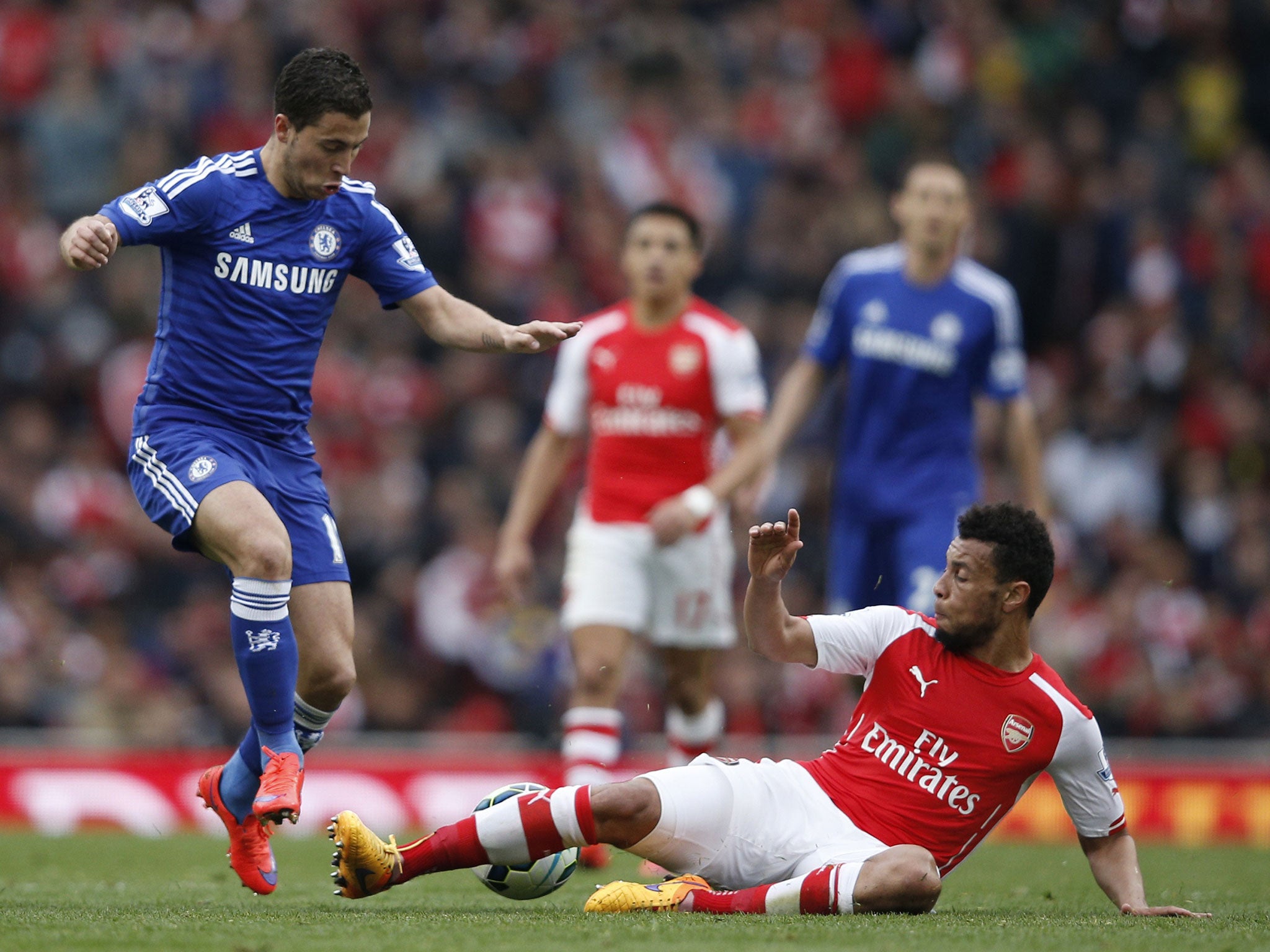 Francis Coquelin tackles Eden Hazard