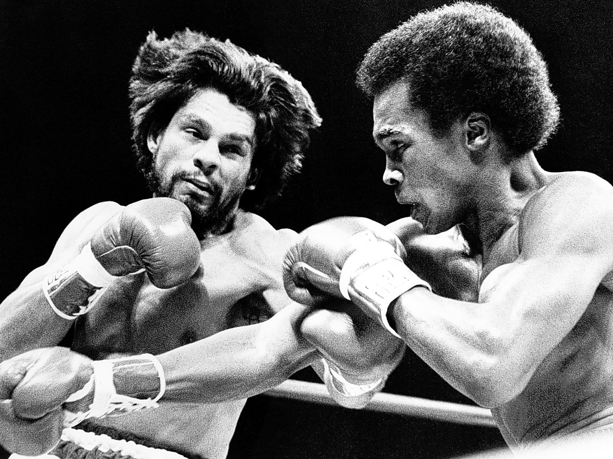 Roberto Duran and Sugar Ray Leonard during their classic battle