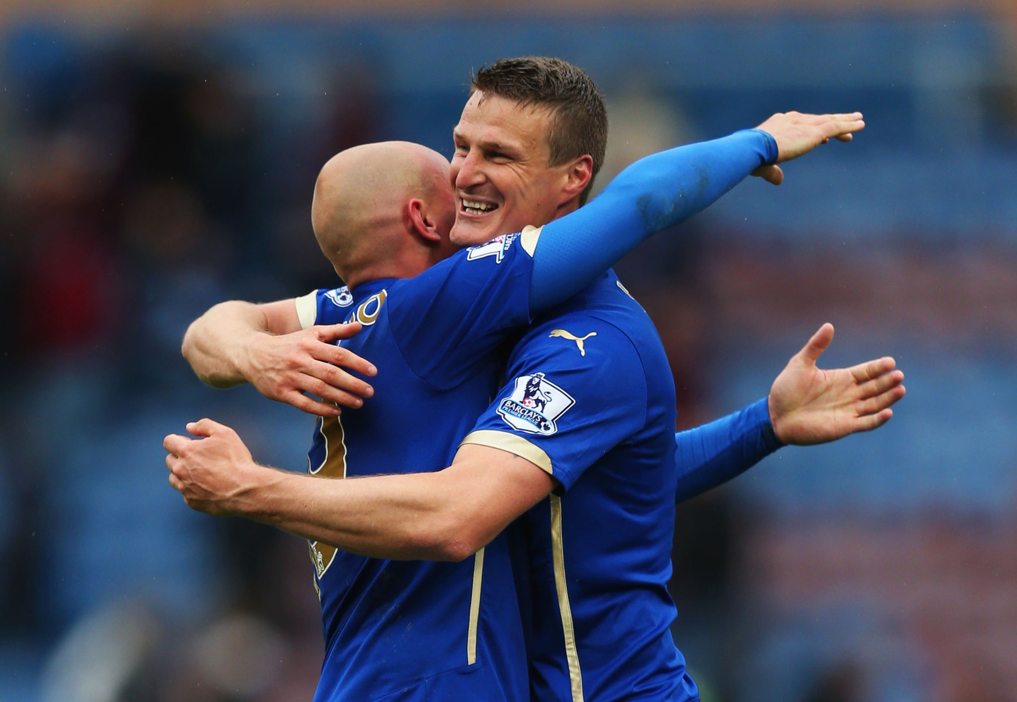 Esteban Cambiasso celebrates the win at Burnley with Rob Huth