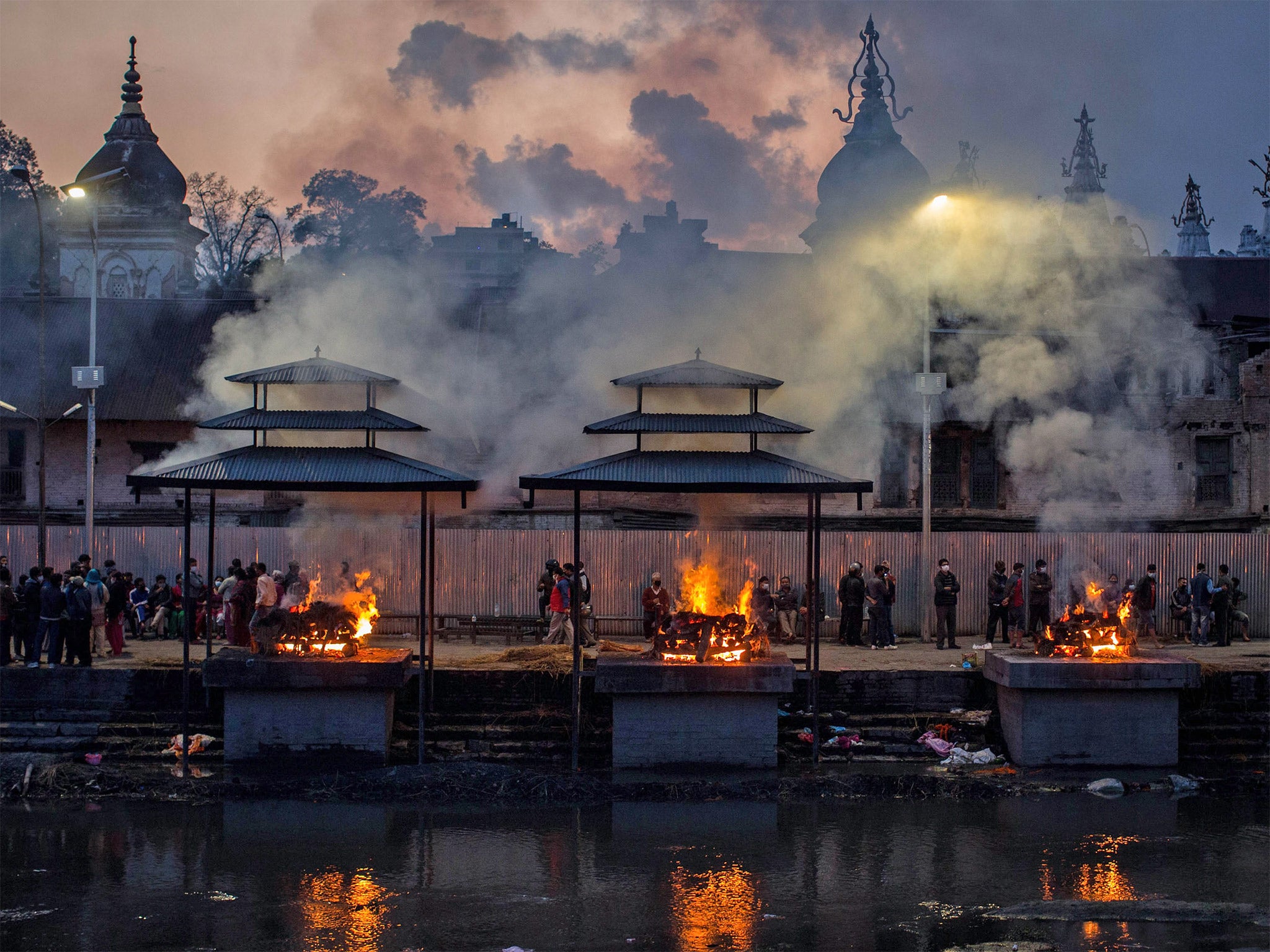 Victims of Saturday’s earthquake are cremated at Pashupatinah Temple in Kathmandu