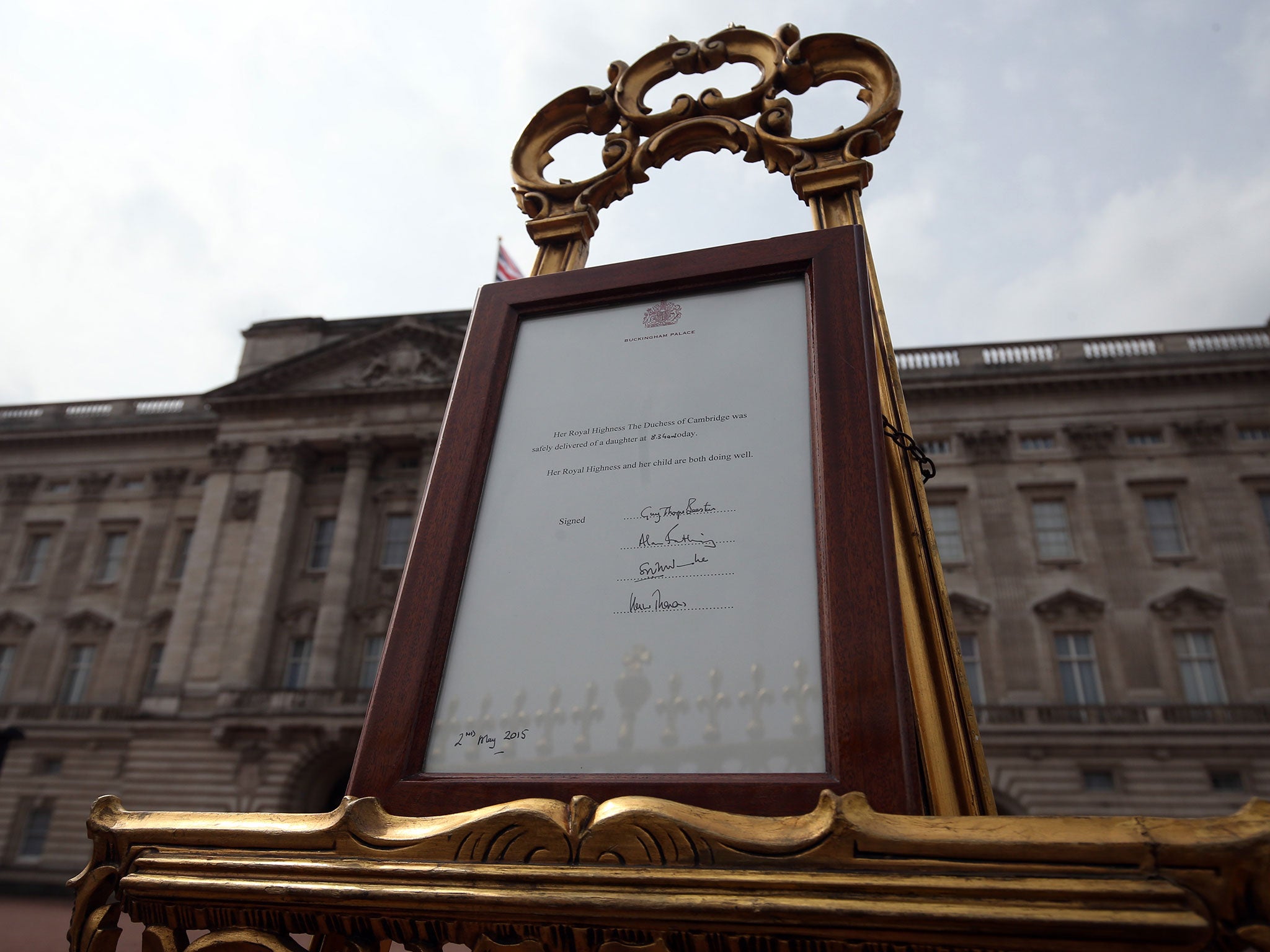 An easel is placed in the Forecourt of Buckingham Palace in London to announce the birth of a baby girl