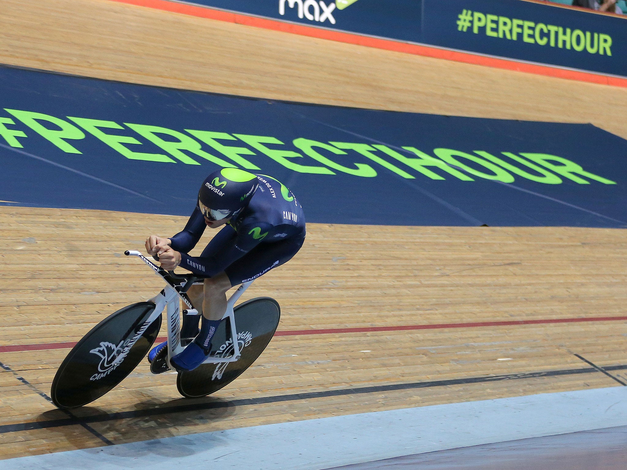 Alex Dowsett on his way tot he hour record