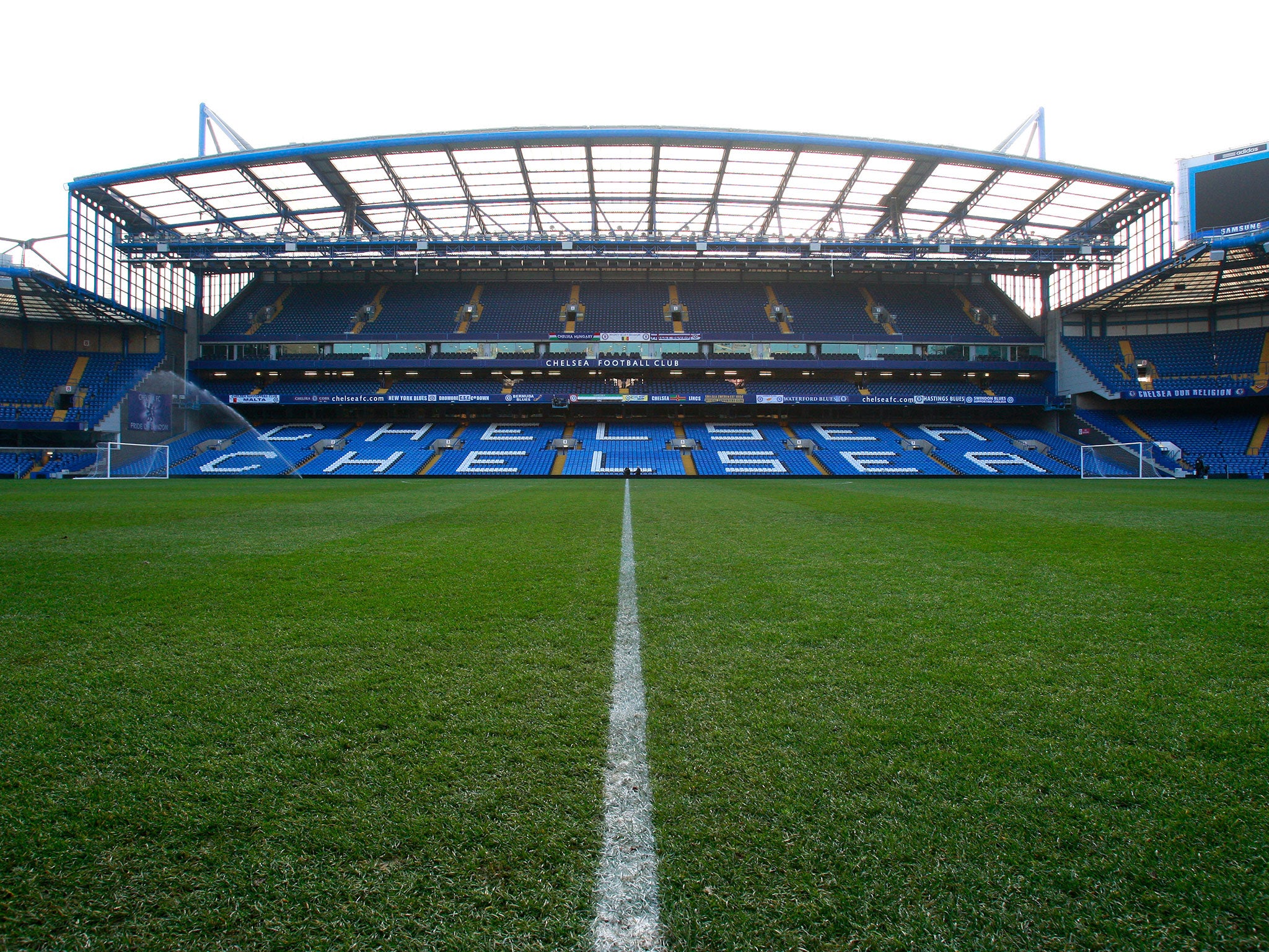 Liverpool players will form a guard of honour at Stamford Bridge in Sunday