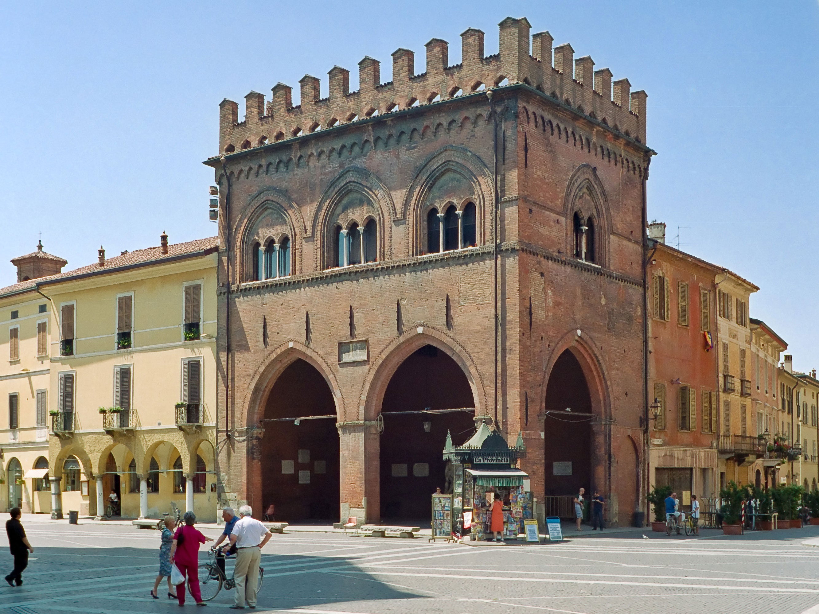 La Loggia dei Militi, where the 'Statue of the two Hercules' sits