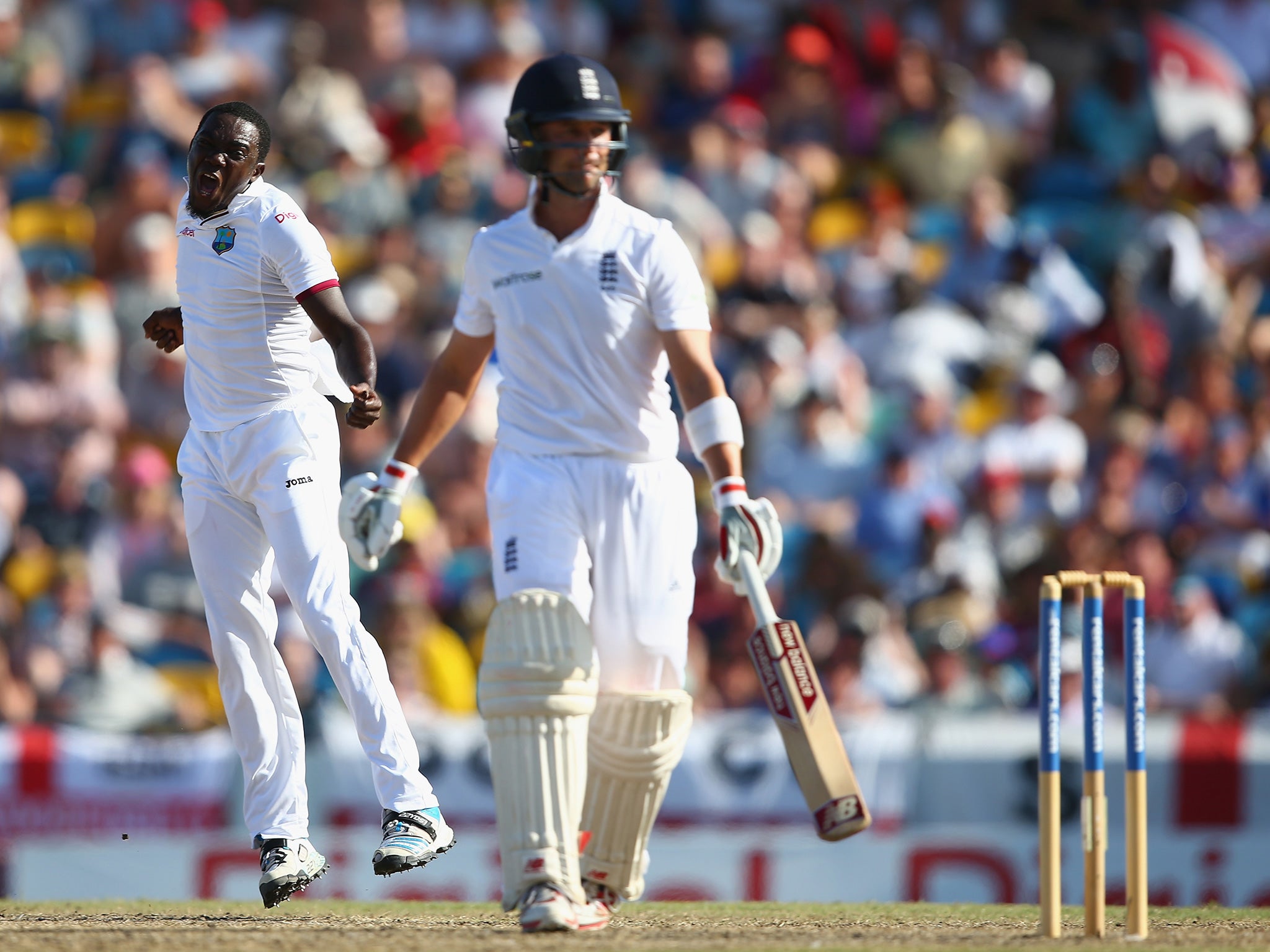 Trott leaves the field after his final Test innings (Getty)