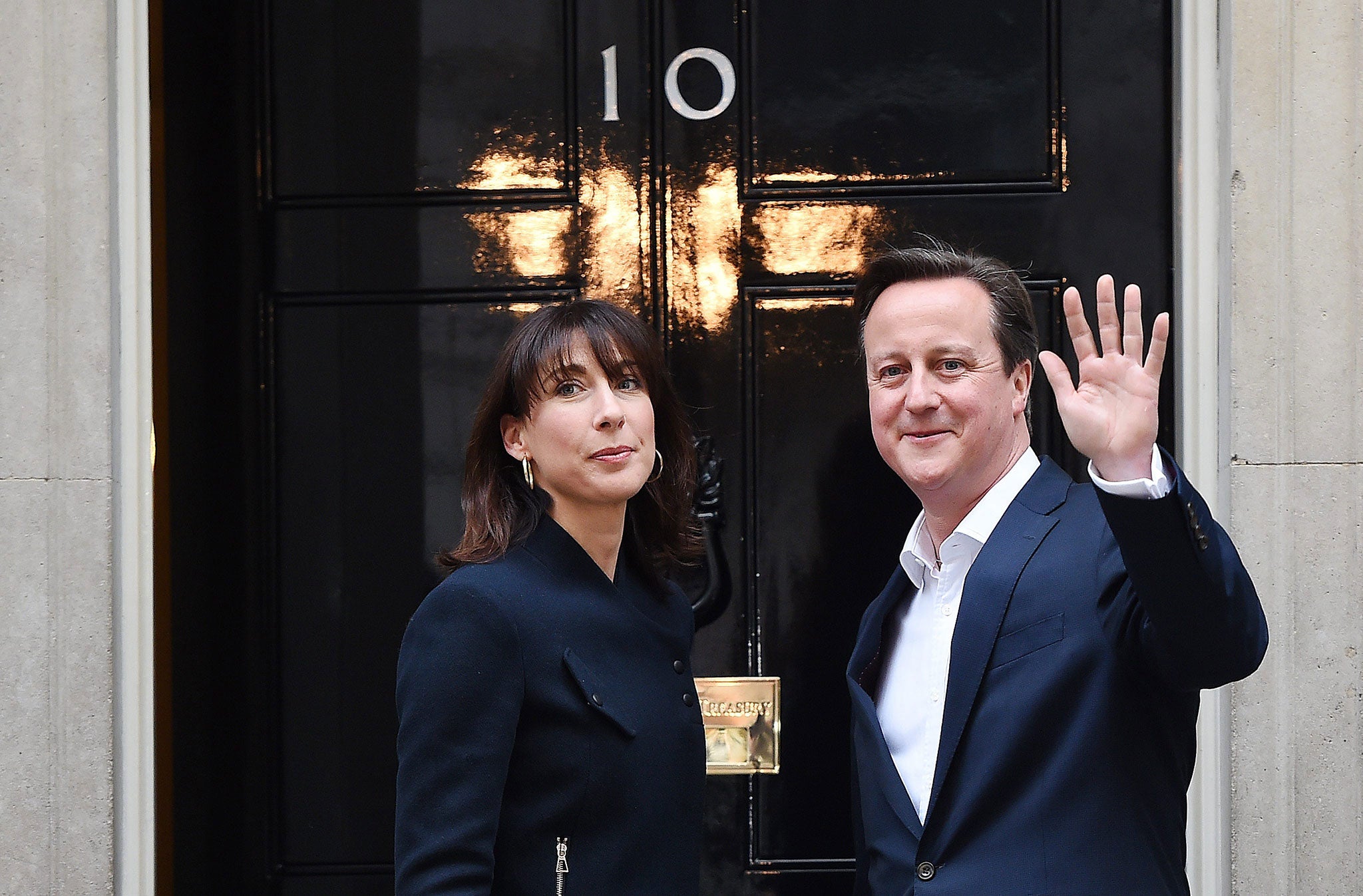 Prime Minister David Cameron and his wife Samantha arrive to N10 Downing street in London