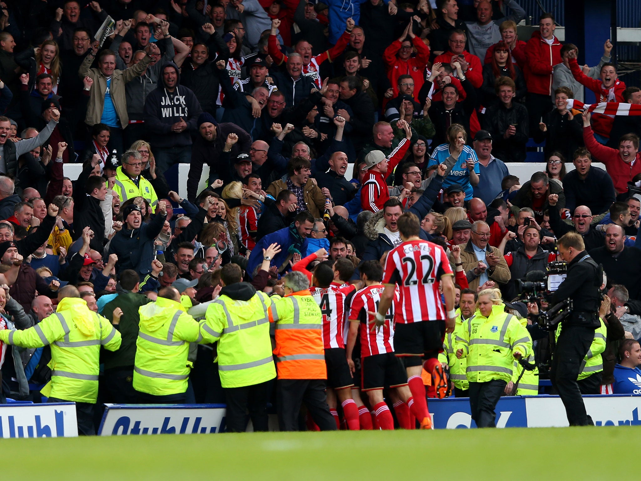 Sunderland players celebrate Jermain Defoe's goal