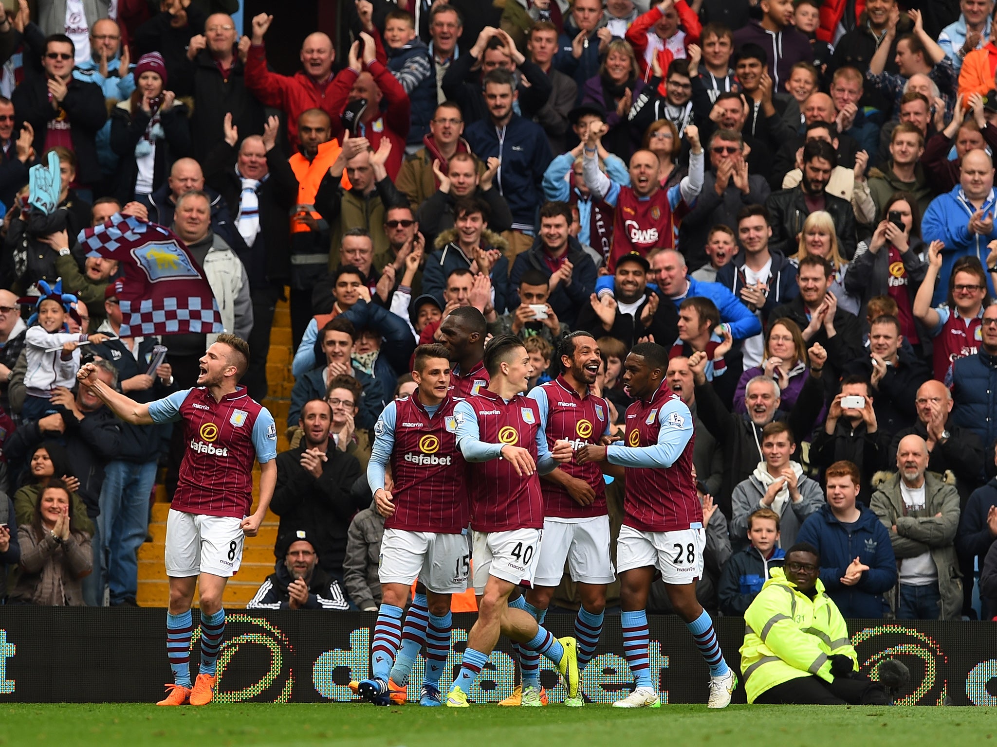 Tom Cleverley celebrates his third goal in the last three matches