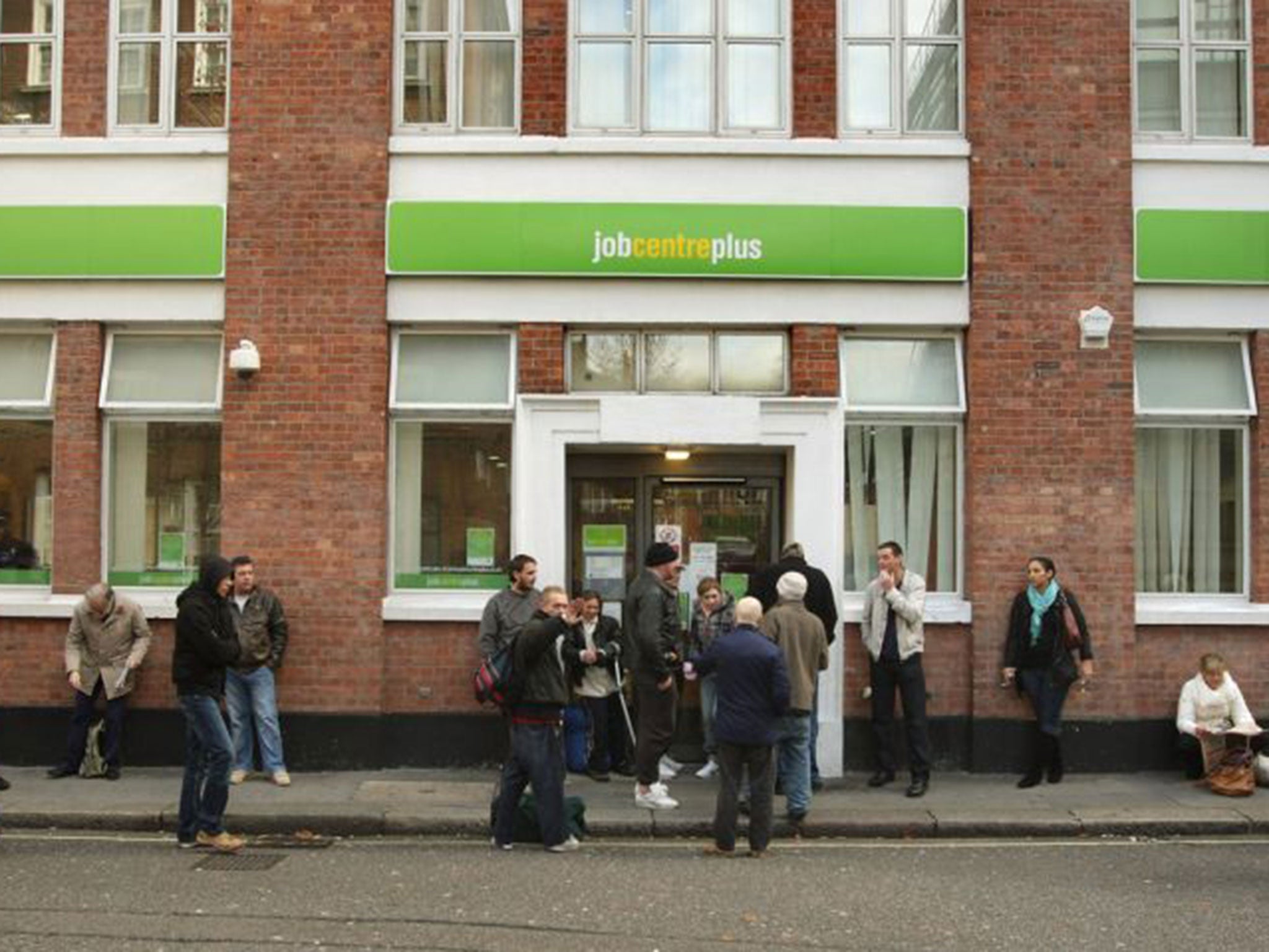 Members of the public make their way to the Job Centre in 2008 (Getty Images)