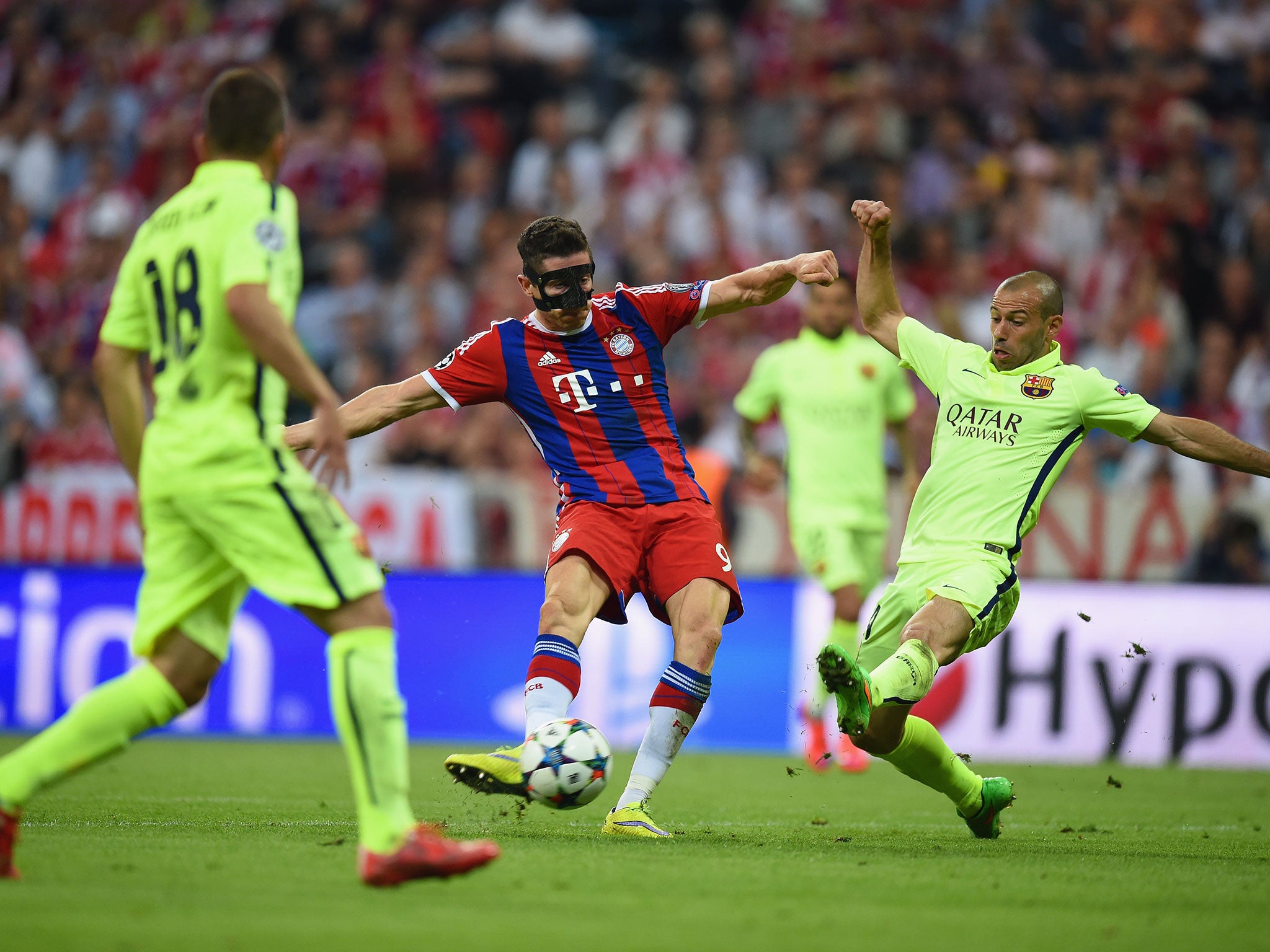 Robert Lewandowski hits Bayern's second