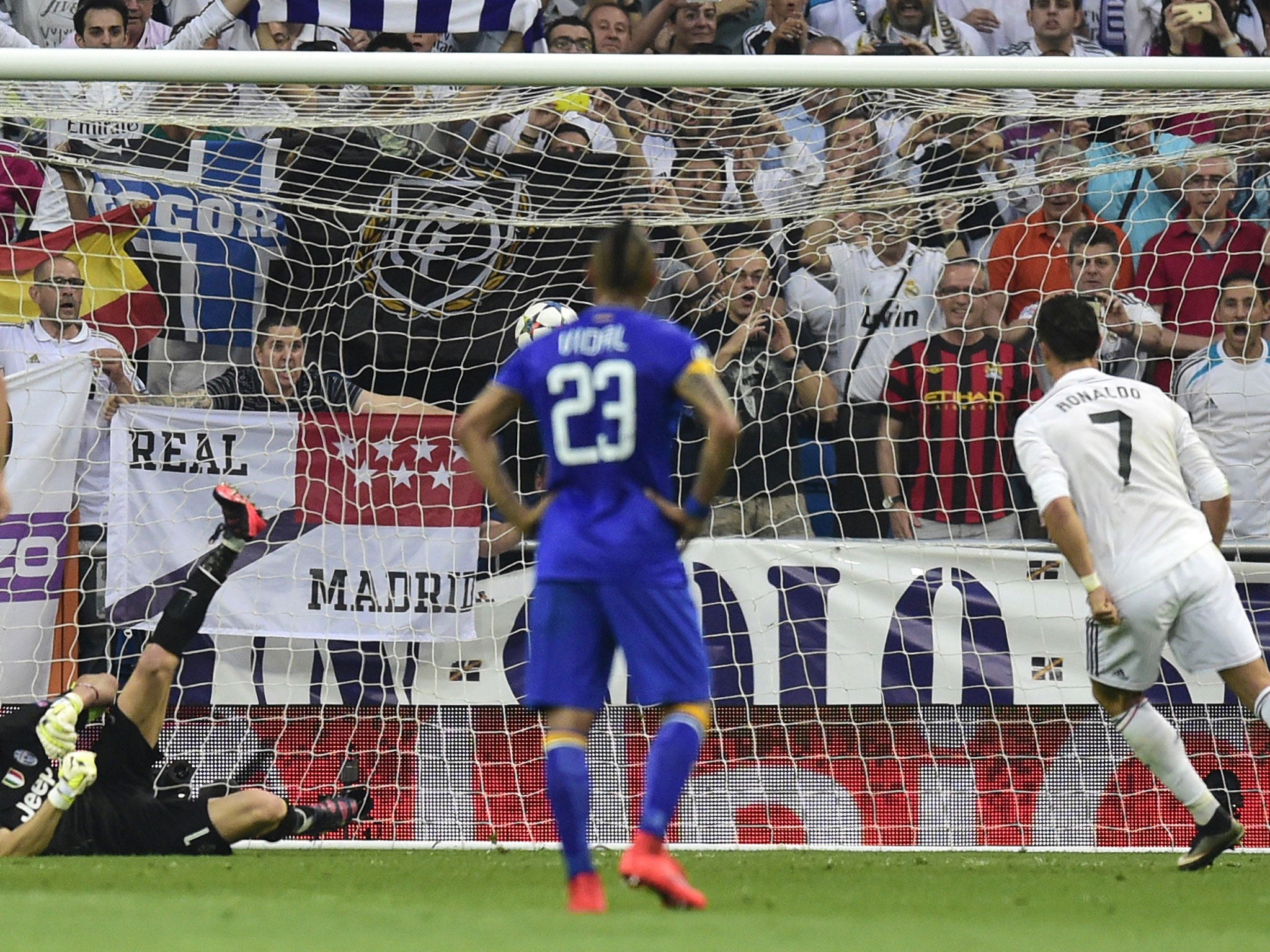 Cristiano Ronaldo scores from the penalty spot