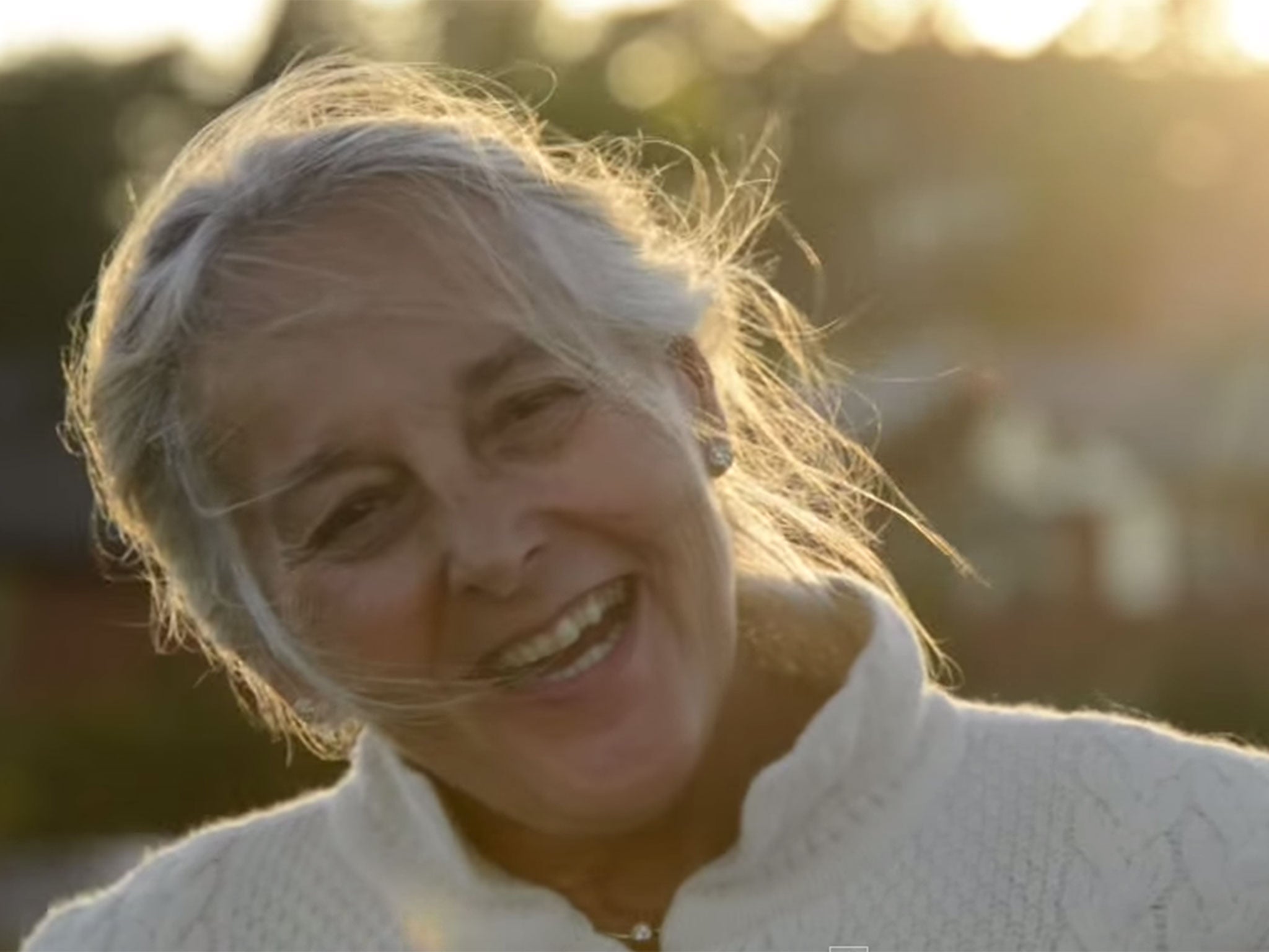 Alex is helping his mother Eva look for love