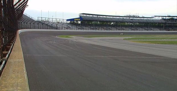 Josef Newgarden enters turn one on the racing line