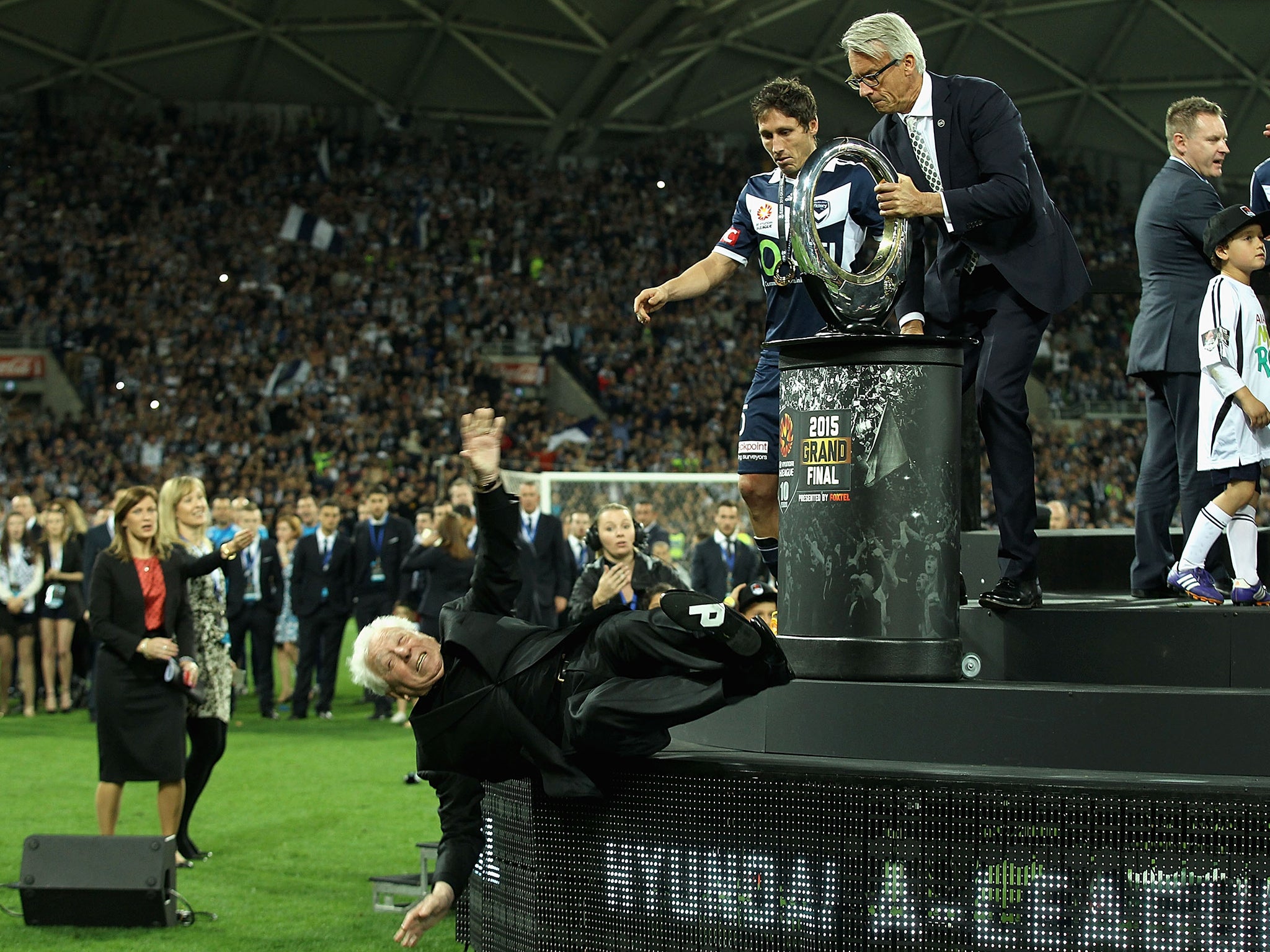 Frank Lowy falls from the stage