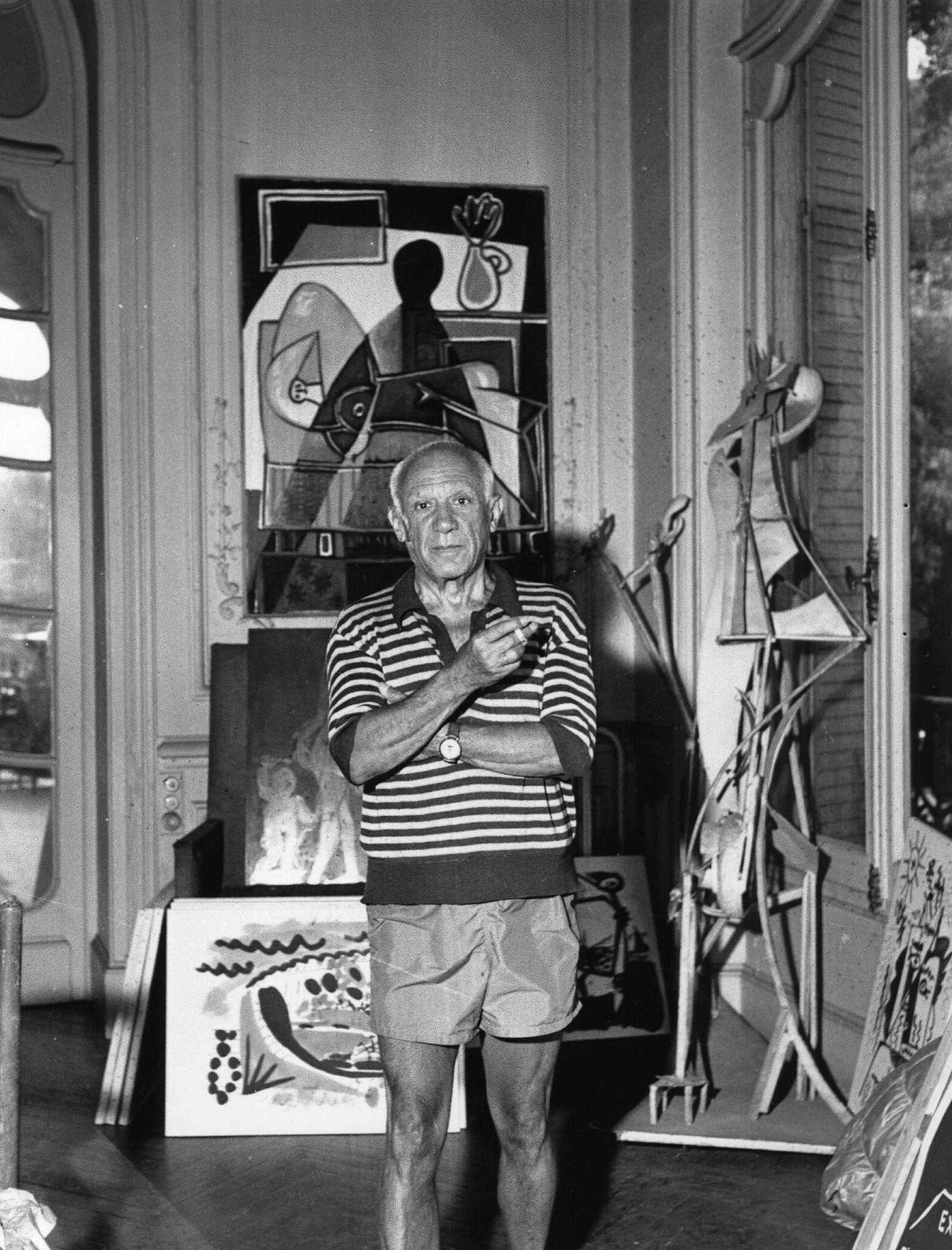 Spanish painter Pablo Picasso (1881 - 1973) in his villa 'La Californie' at Cannes