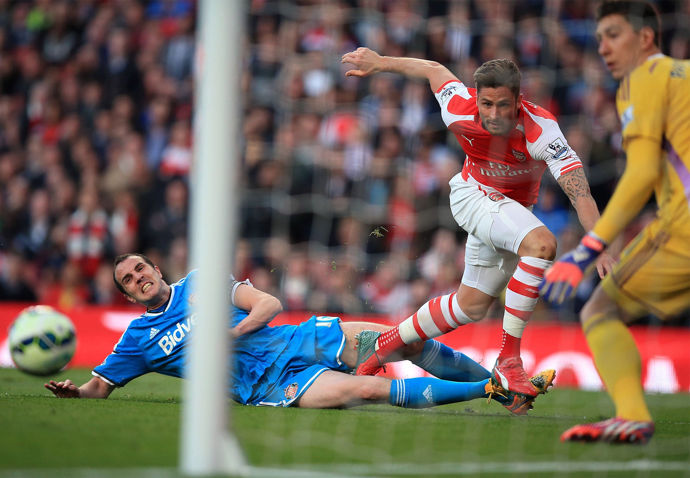 Olivier Giroud fires wide on what was a frustrating evening in front of goal for the striker and his teammates