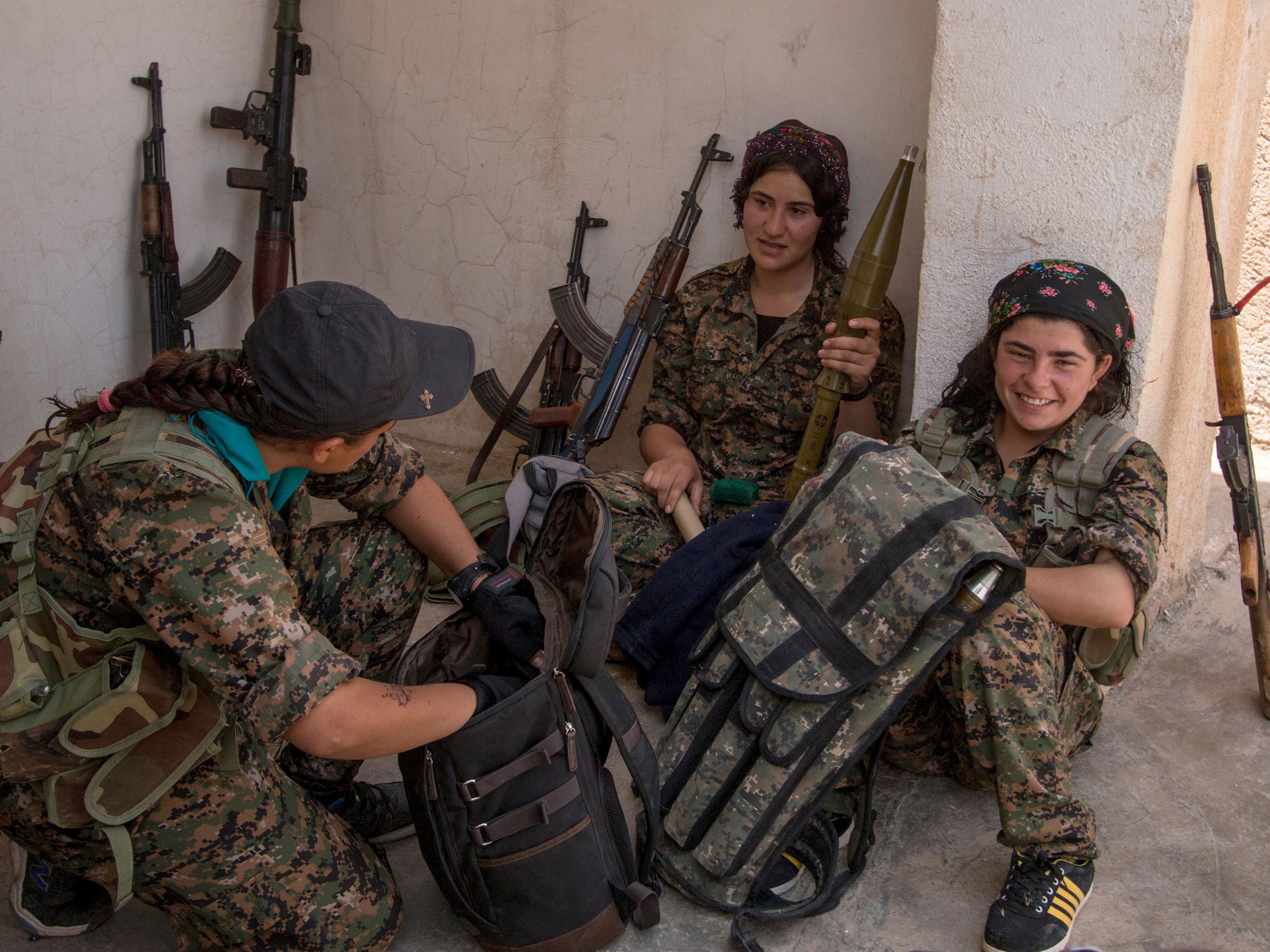 Kurdish female fighters