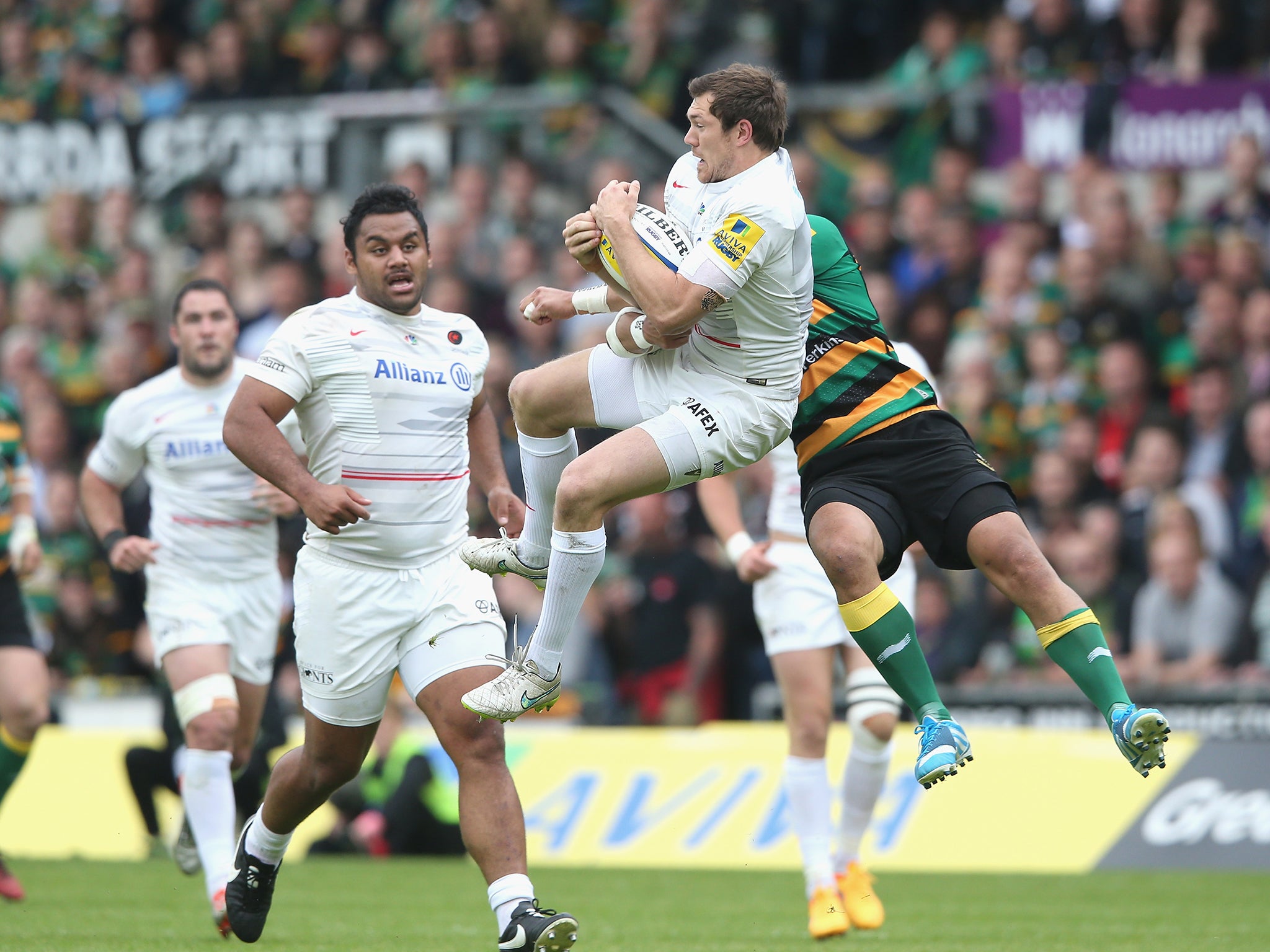 Alex Goode leaps to claim a high ball