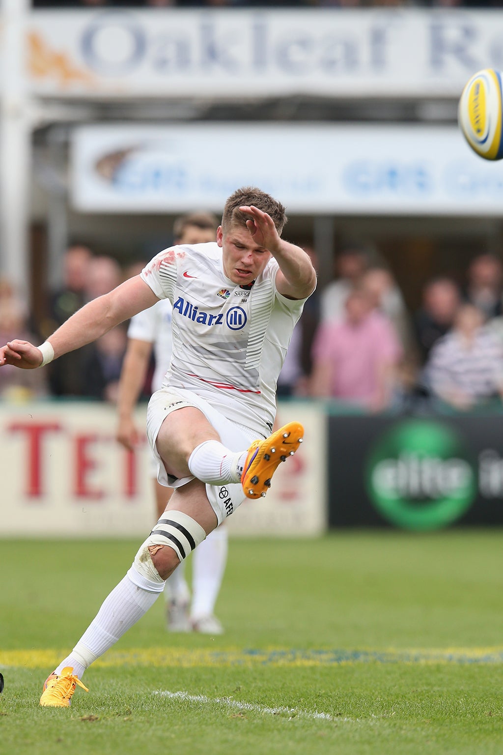 Owen Farrell converts a penalty for Saracens