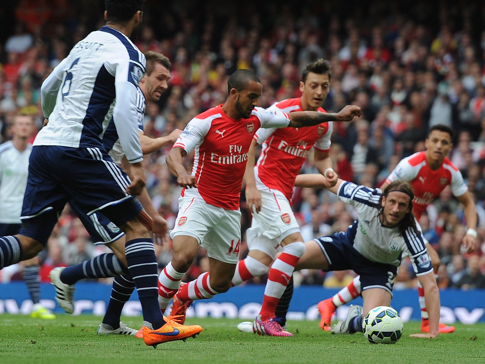 Walcott breaks past the defence to score his second