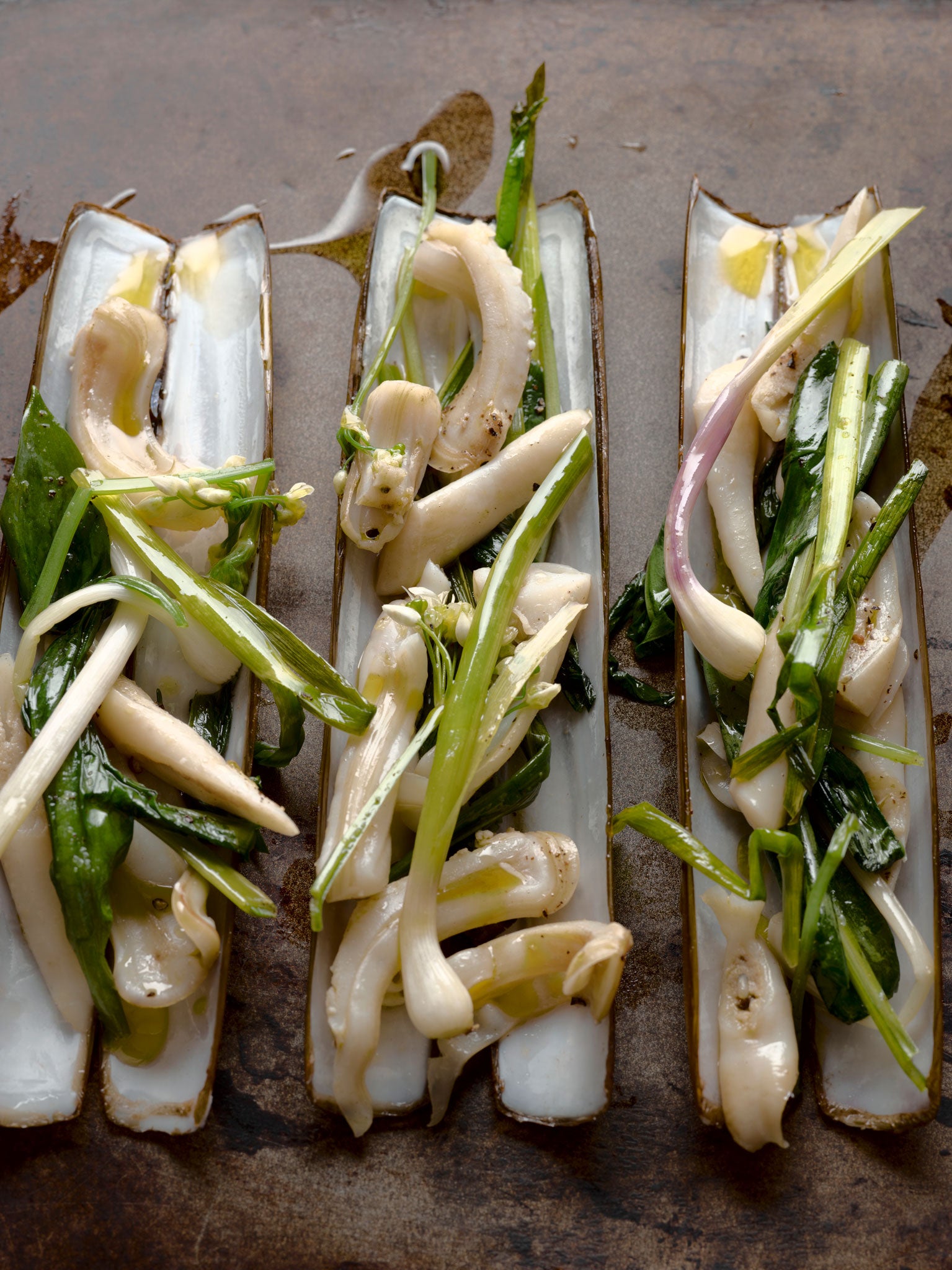 Fantastic texture: Clams with ramsons