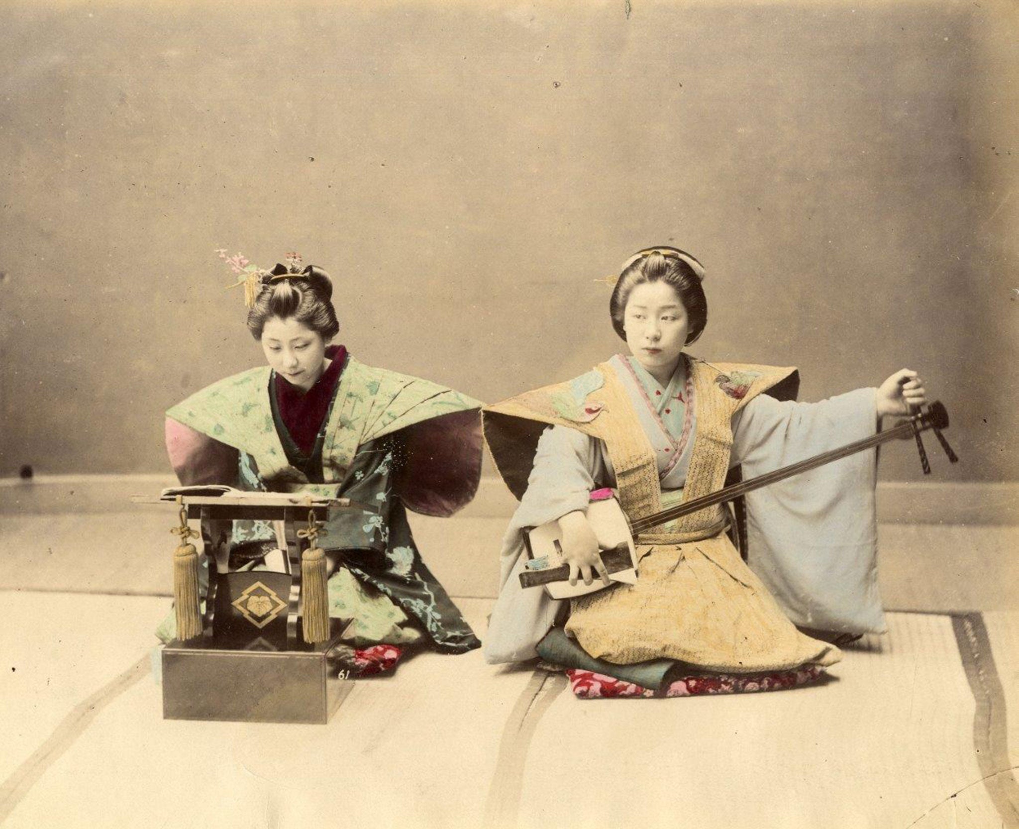 Two women playing instruments by Felice Beato, 1865 © : Galerie Verdeau, Paris/The London Photograph Fair