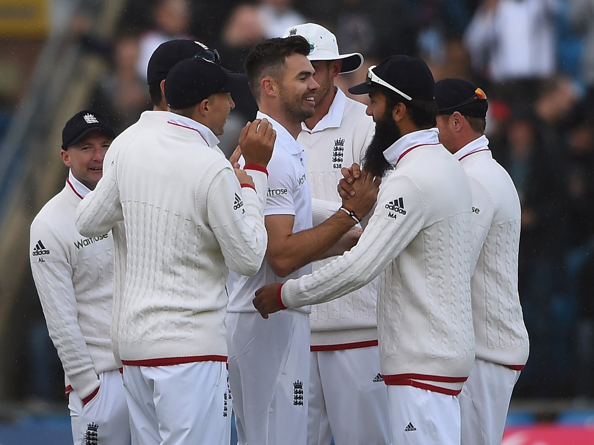 England player congratulate James Anderson on his 400th England Test wicket