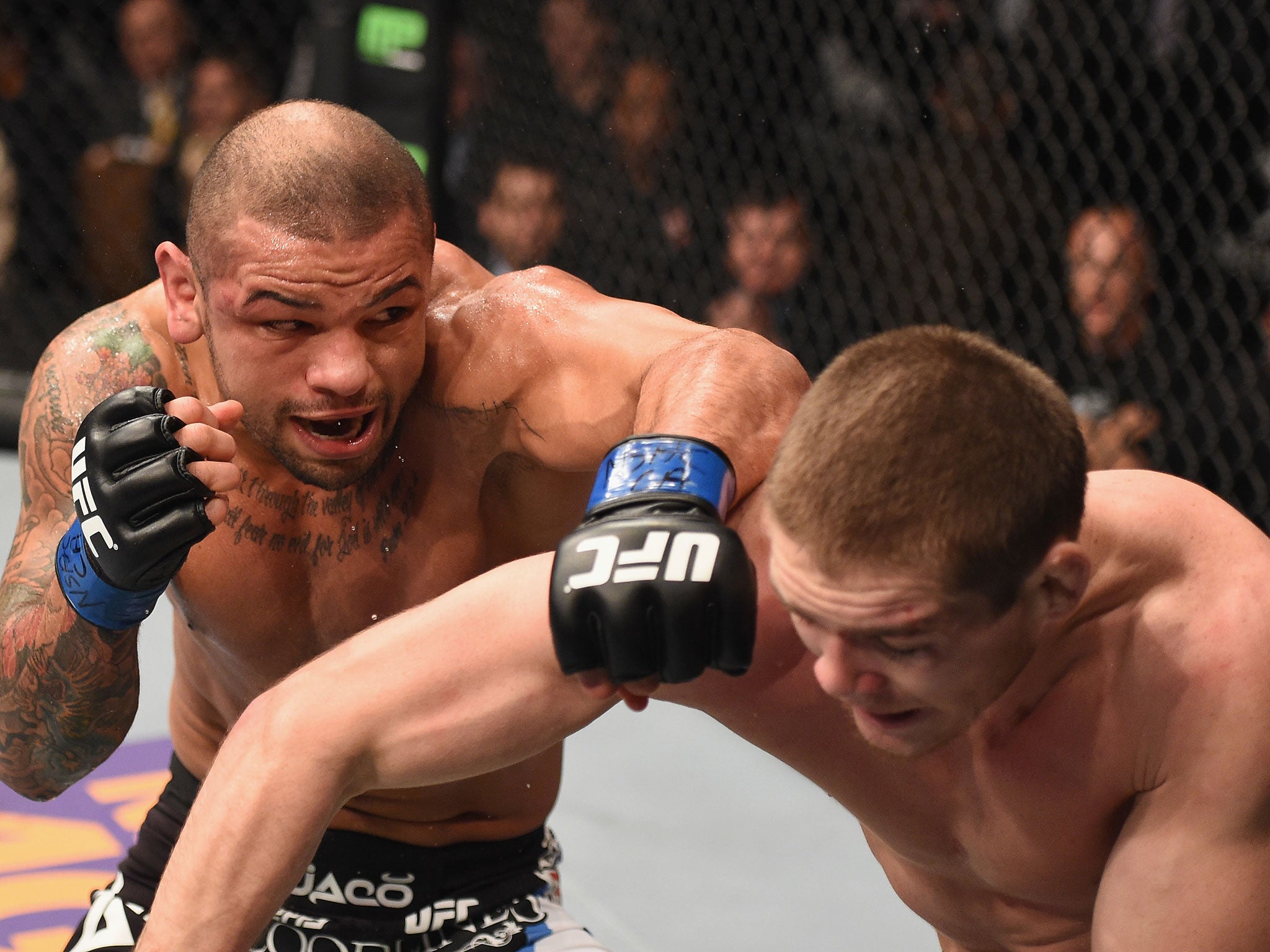 Thiago Alves in action