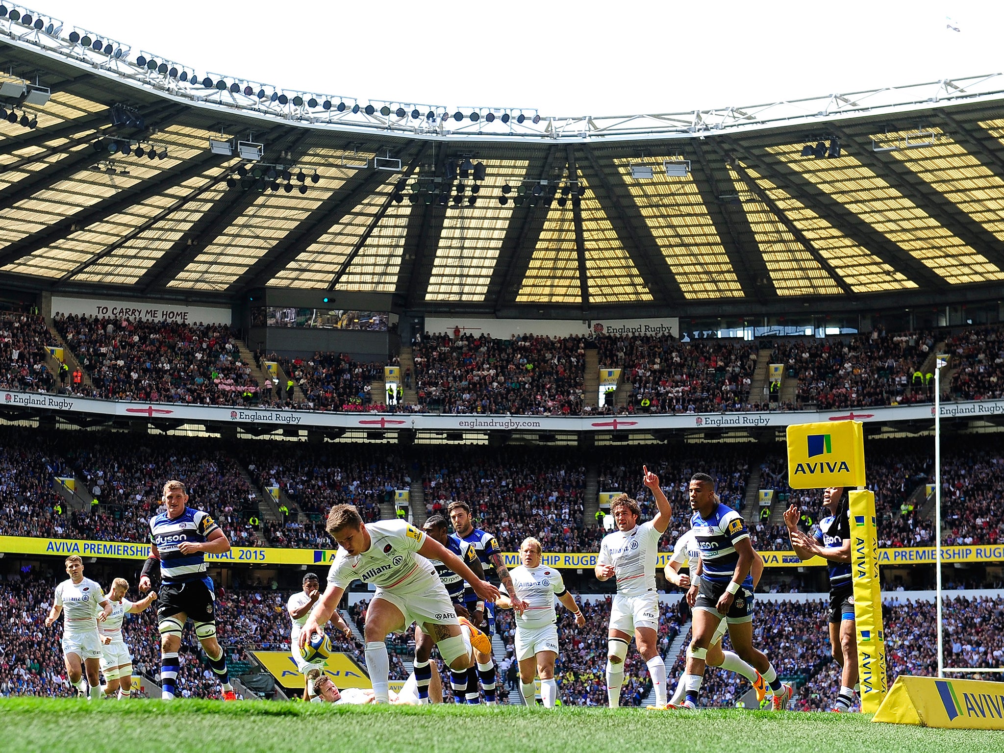 Owen Farrell scores a try for Saracens