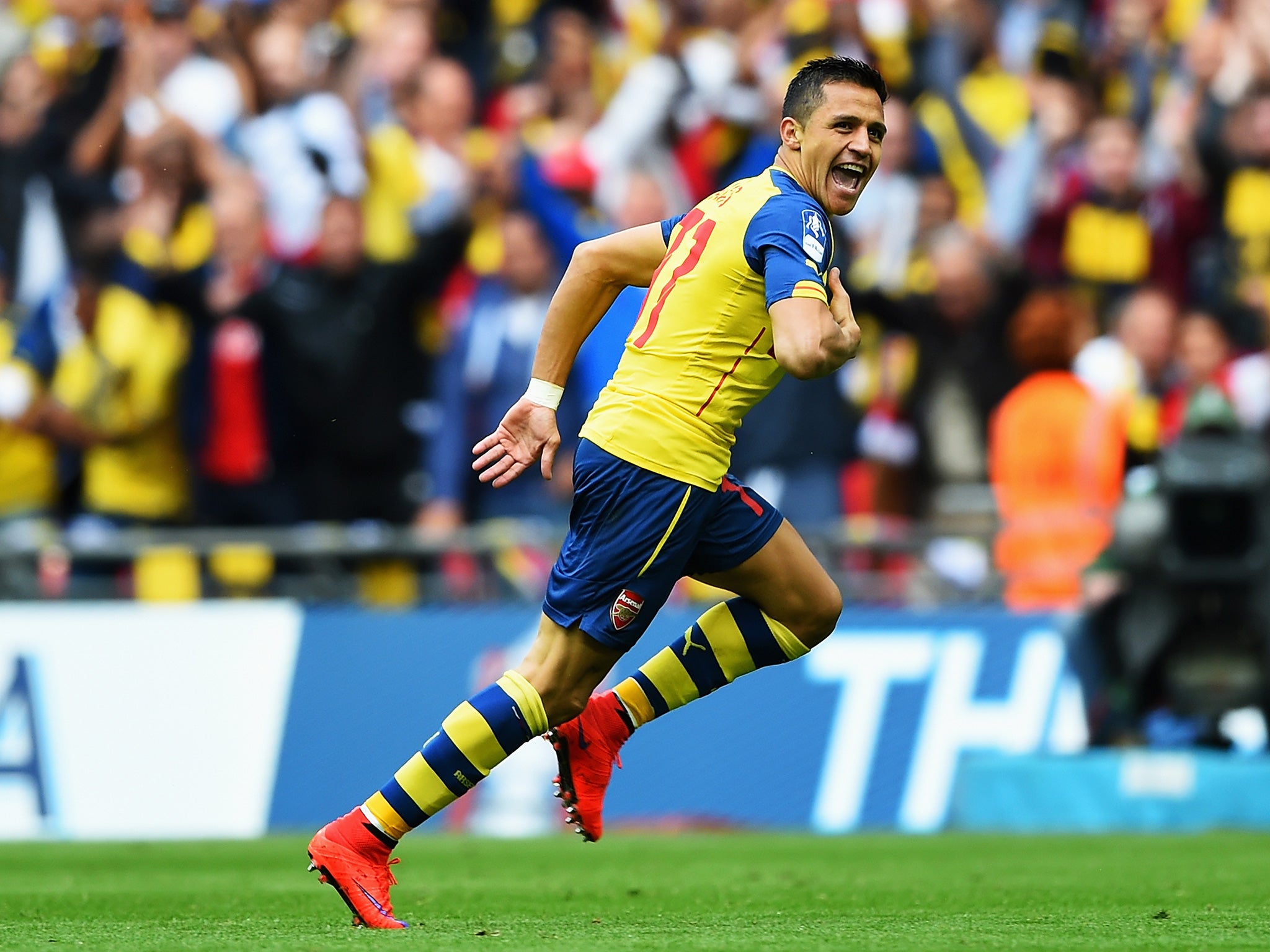 Alexis Sanchez celebrates scoring Arsenal's second goal
