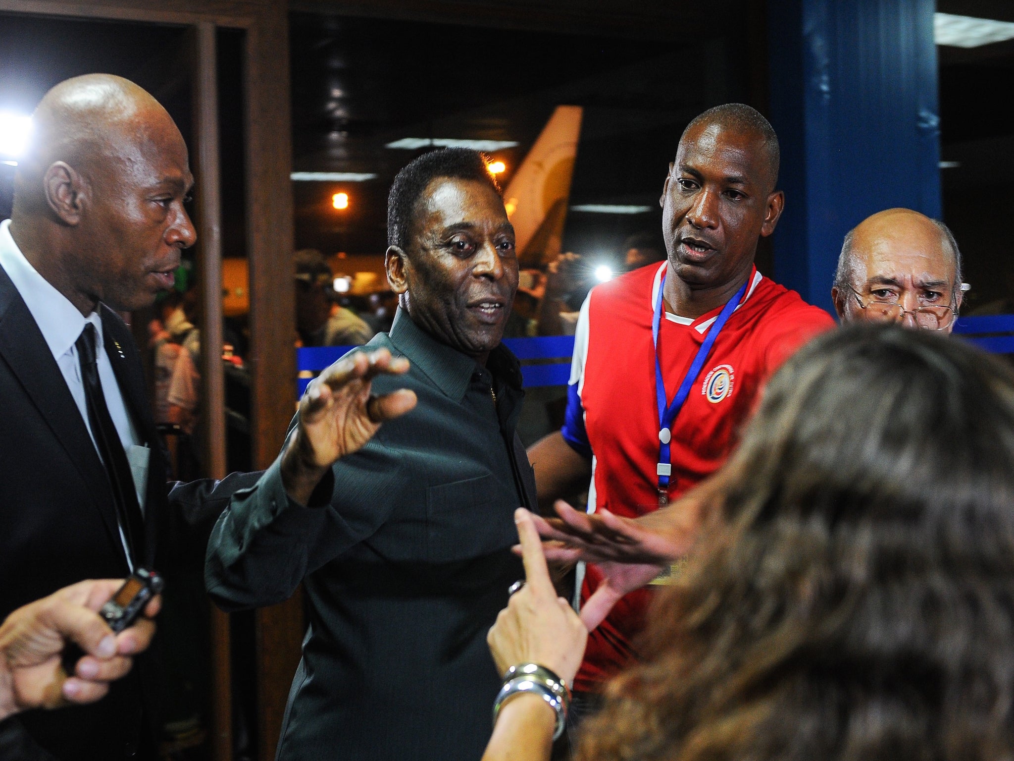 Pele arriving in Cuba with the New York Cosmos team