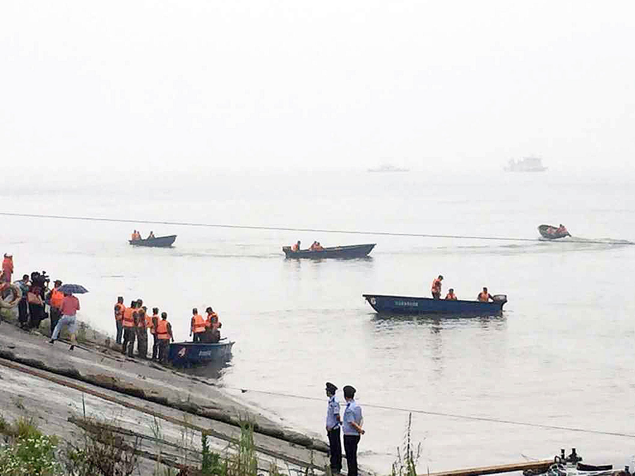 Chinese rescue teams head out to search for survivors