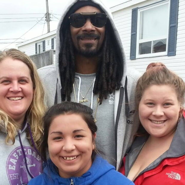 Snoop posed with fans in Truro during filming