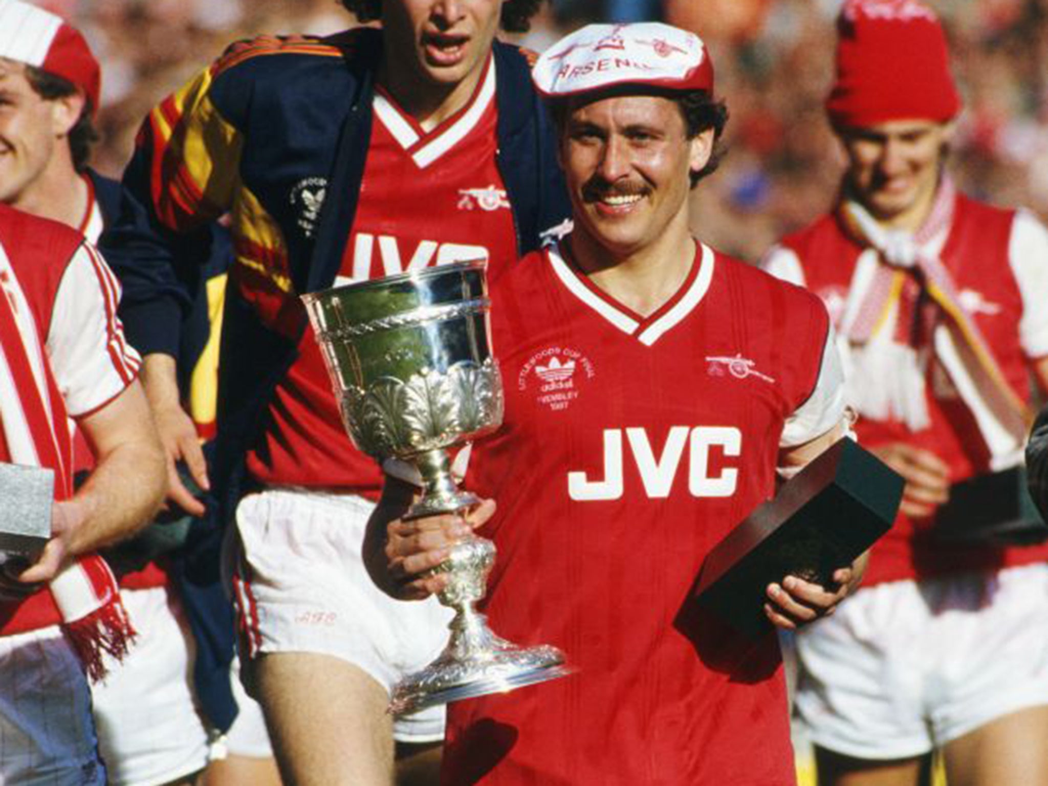 Kenny Sansom celebrates Arsenal’s League Cup victory over Liverpool in 1987