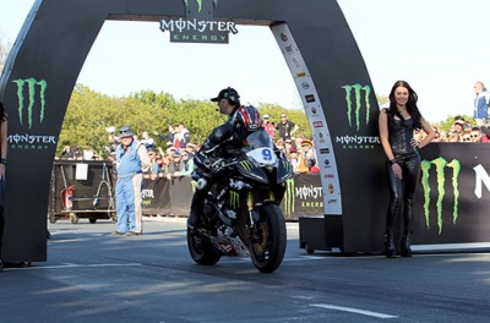 Ian Hutchinson leaves the start line