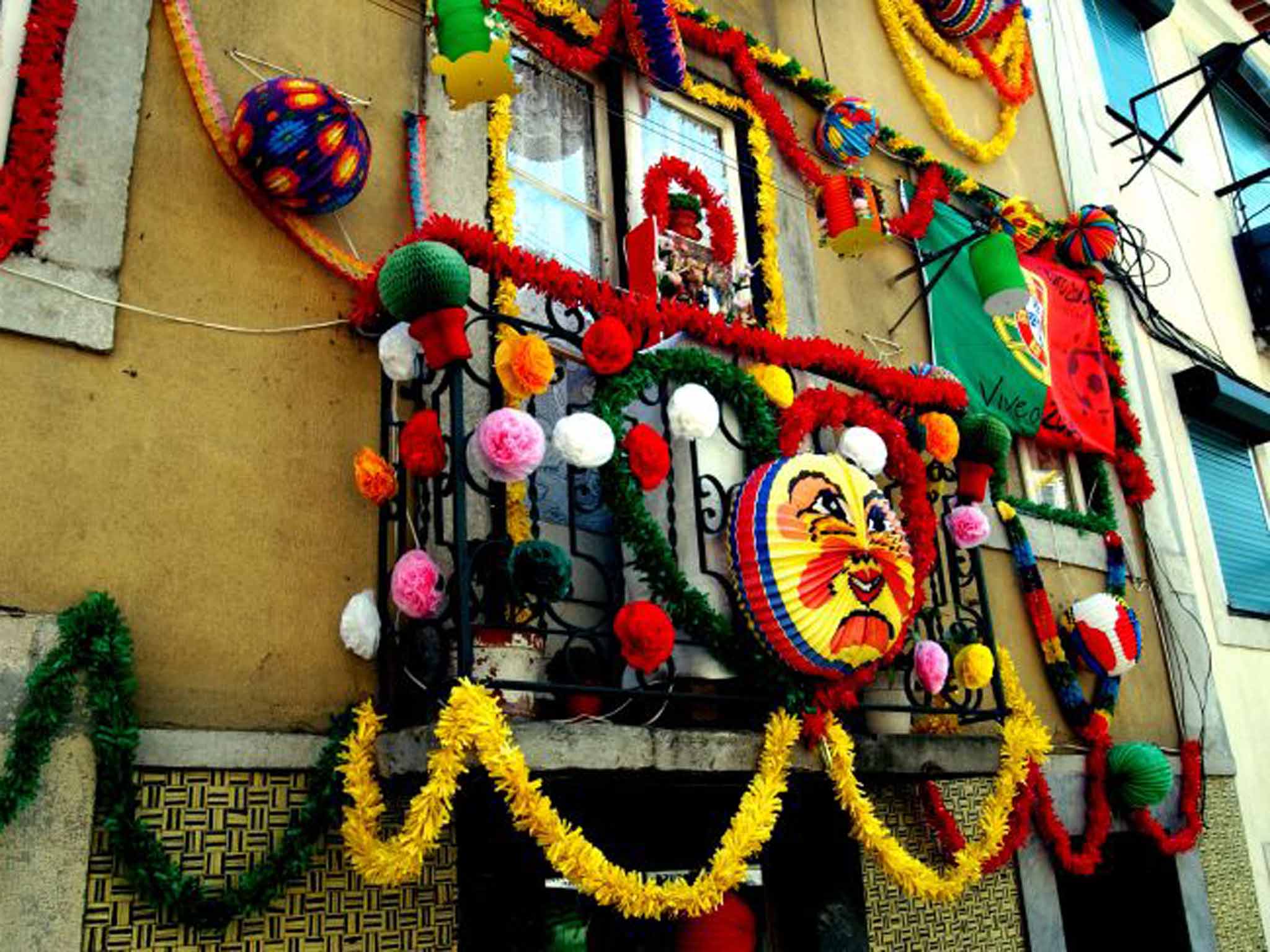 Alfama decked out for the San Antonio 'festa'